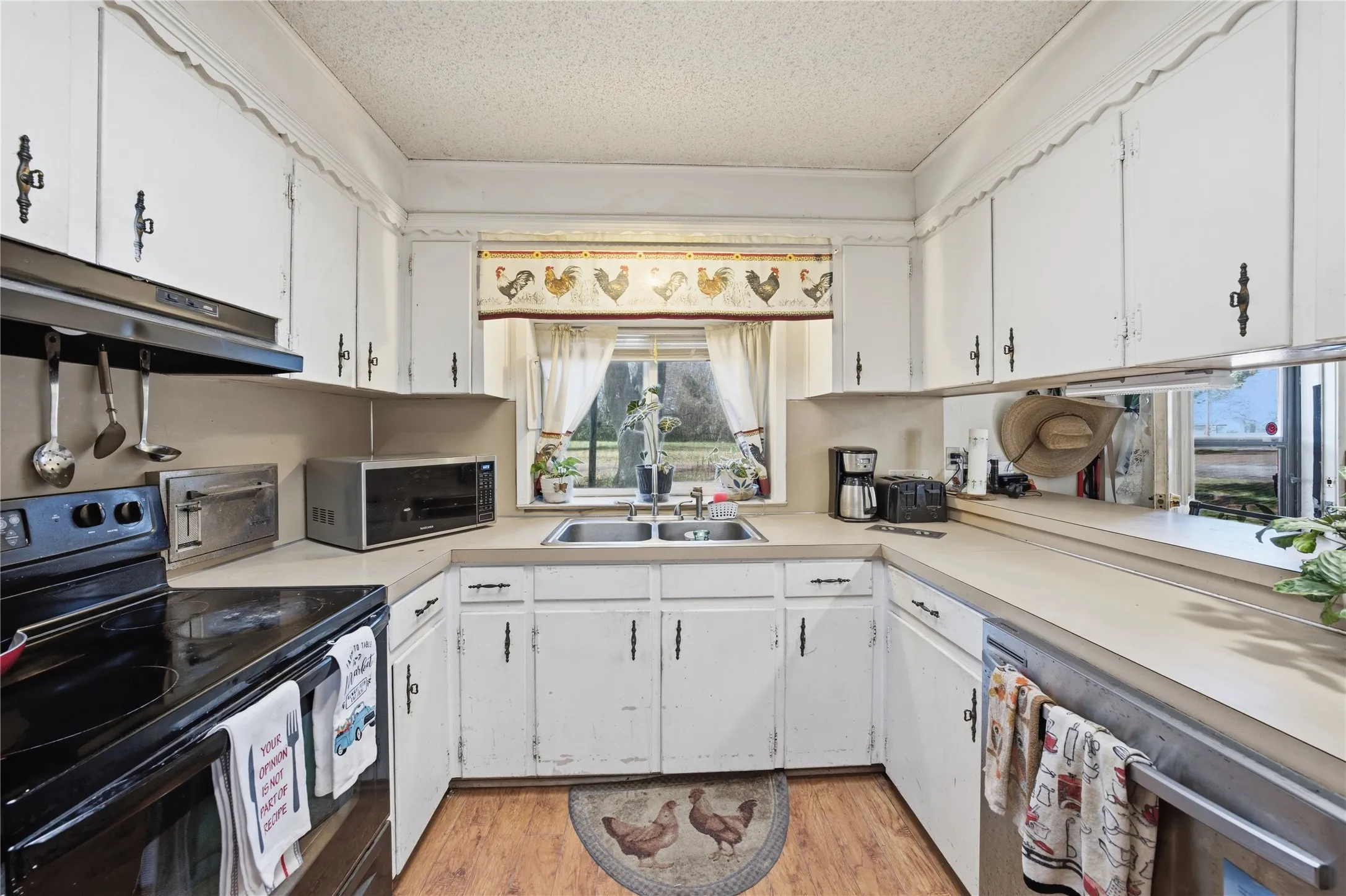 Single Family Residence For Sale in Henderson County , 442 Rosemary Drive, Trinidad, Texas 75163, 3 Bedroom, 3 Bathroom, Garage spaces, 2,430 Sqft, built in 1972, mls#21185922, Real Estate Agent in Trinidad, Homes For Sale in Henderson county, Homes For Sale in Trinidad, Realtor in Trinidad Texas, Real Estate Brokerage Independent Realty Texas, Luminita Cordes Realtor