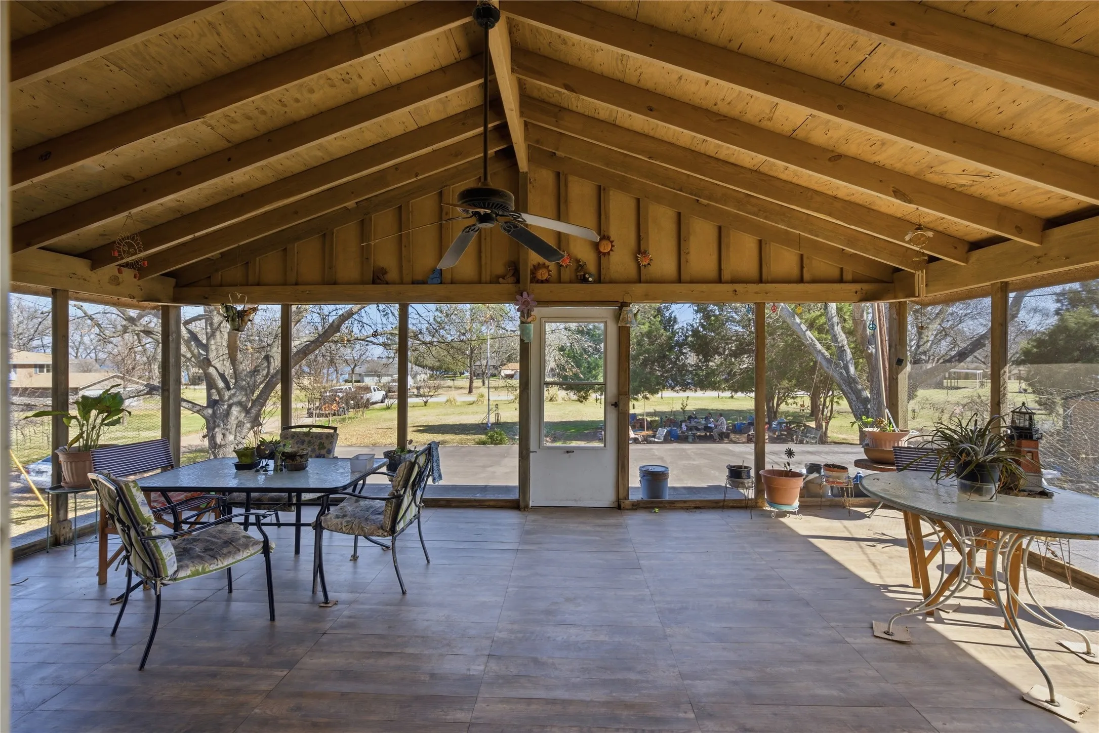Single Family Residence For Sale in Henderson County , 442 Rosemary Drive, Trinidad, Texas 75163, 3 Bedroom, 3 Bathroom, Garage spaces, 2,430 Sqft, built in 1972, mls#21185922, Real Estate Agent in Trinidad, Homes For Sale in Henderson county, Homes For Sale in Trinidad, Realtor in Trinidad Texas, Real Estate Brokerage Independent Realty Texas, Luminita Cordes Realtor