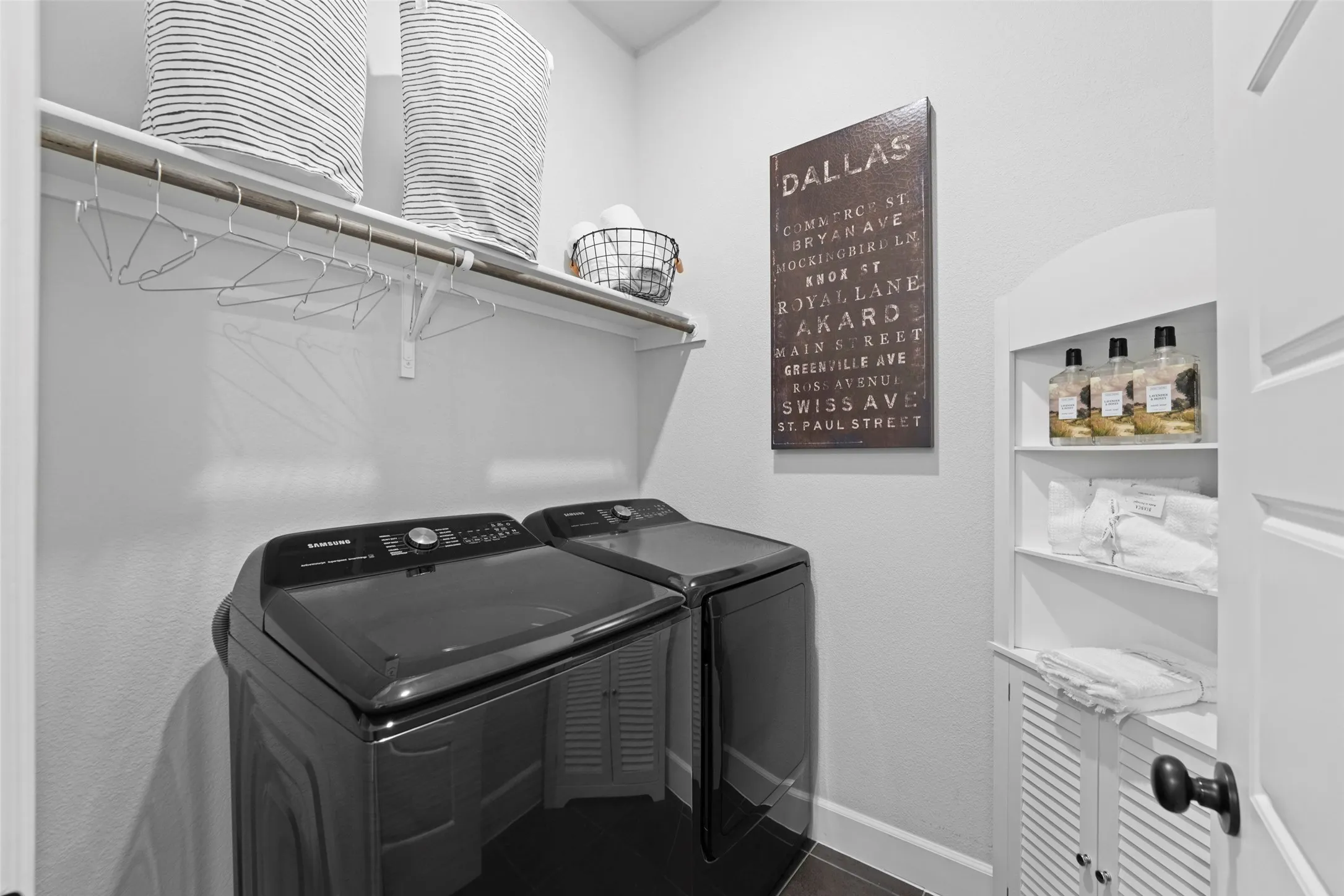 Single Family Residence For Sale in Denton County , 1921 Braided Mane Avenue, Aubrey, Texas 76227, 4 Bedrooms, 3 Bathrooms, 2 Garage spaces, 2,251 Sqft, built in 2022, Preowned, Price $597,000, mls#20781511, Real Estate Agent in Aubrey, Homes For Sale in Denton county, Homes For Sale in Aubrey, Realtor in Aubrey Texas, Real Estate Brokerage Independent Realty Texas, Luminita Cordes Realtor