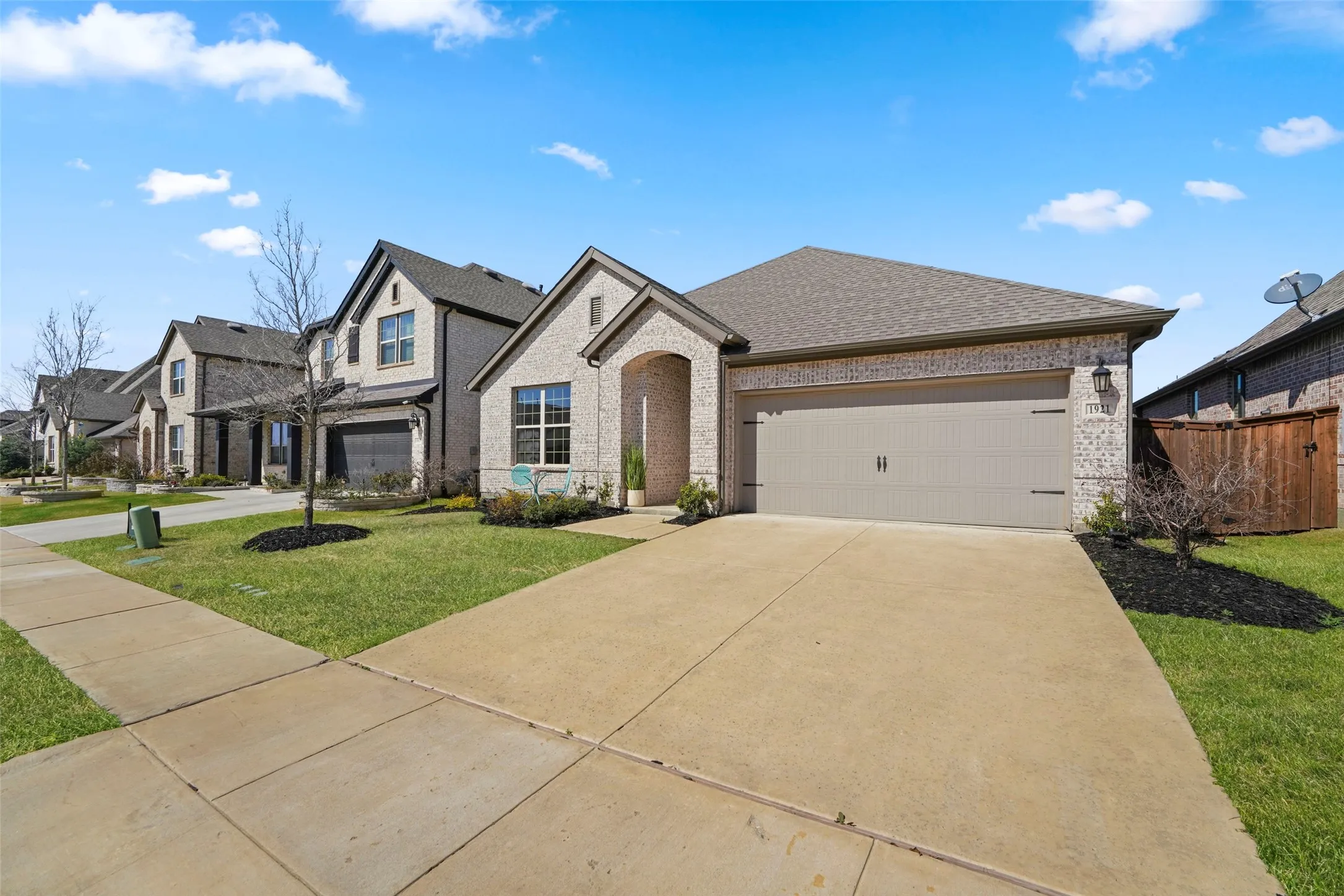 Single Family Residence For Sale in Denton County , 1921 Braided Mane Avenue, Aubrey, Texas 76227, 4 Bedrooms, 3 Bathrooms, 2 Garage spaces, 2,251 Sqft, built in 2022, Preowned, Price $597,000, mls#20781511, Real Estate Agent in Aubrey, Homes For Sale in Denton county, Homes For Sale in Aubrey, Realtor in Aubrey Texas, Real Estate Brokerage Independent Realty Texas, Luminita Cordes Realtor