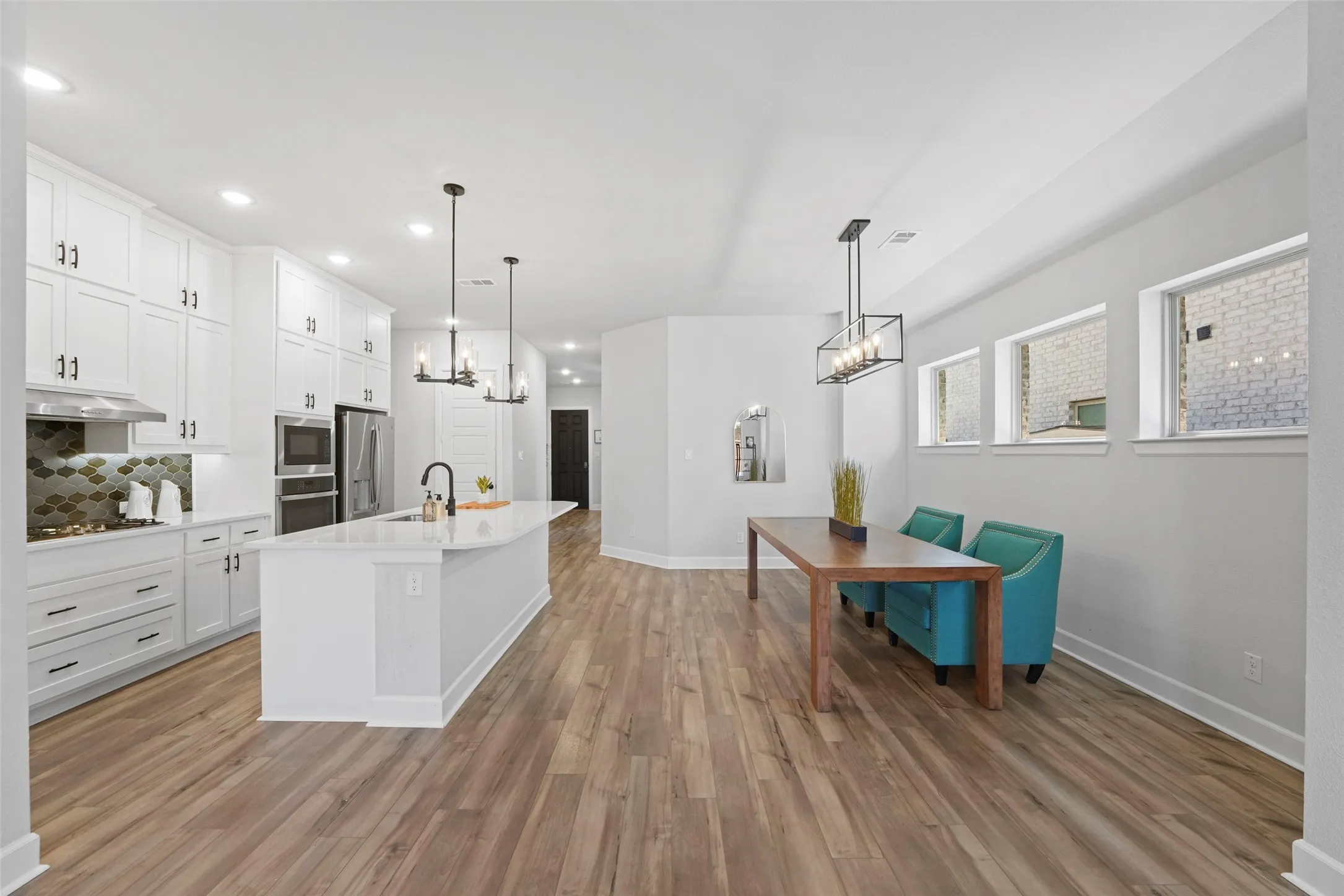 Single Family Residence For Sale in Denton County , 1921 Braided Mane Avenue, Aubrey, Texas 76227, 4 Bedrooms, 3 Bathrooms, 2 Garage spaces, 2,251 Sqft, built in 2022, Preowned, Price $597,000, mls#20781511, Real Estate Agent in Aubrey, Homes For Sale in Denton county, Homes For Sale in Aubrey, Realtor in Aubrey Texas, Real Estate Brokerage Independent Realty Texas, Luminita Cordes Realtor