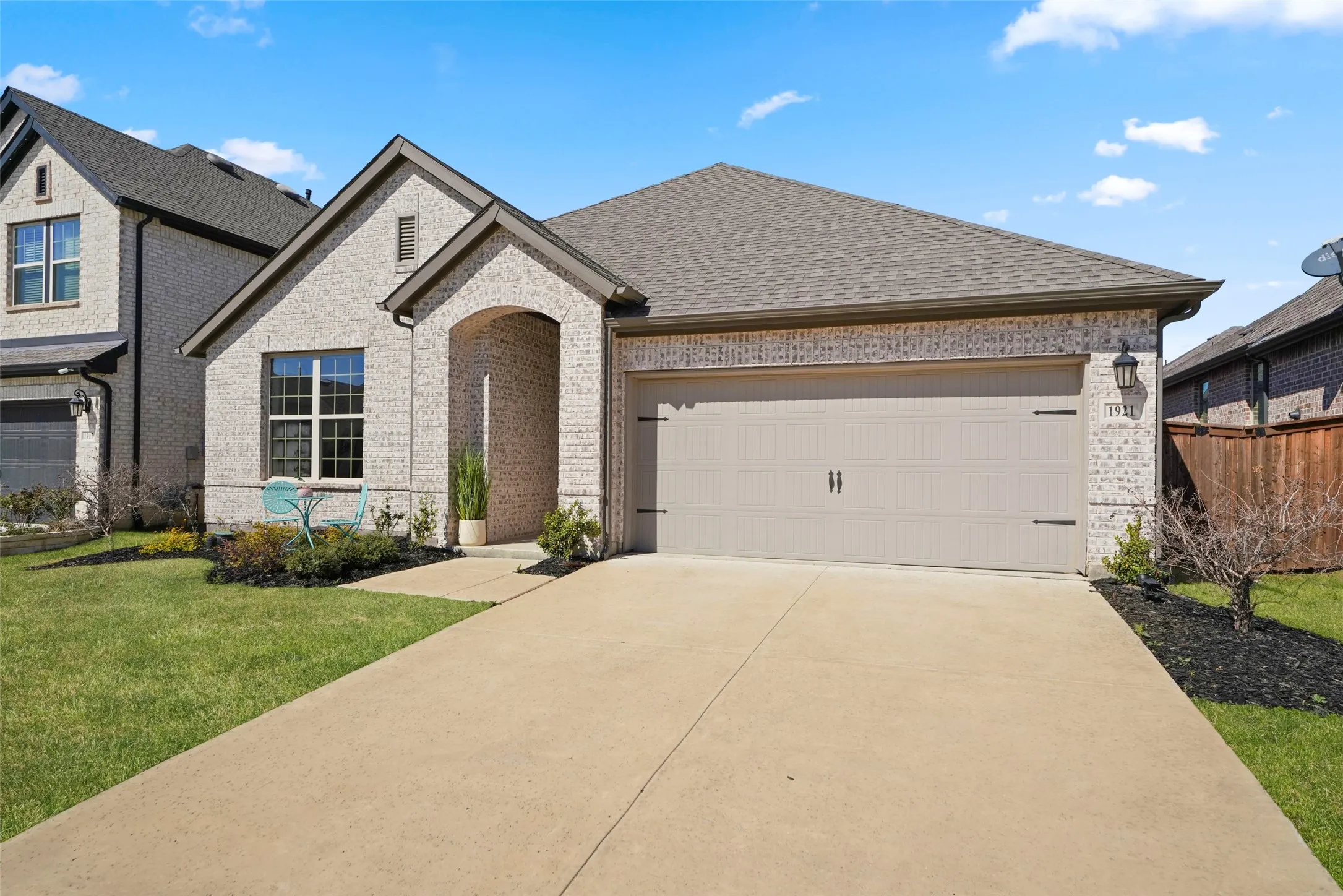 Single Family Residence For Sale in Denton County , 1921 Braided Mane Avenue, Aubrey, Texas 76227, 4 Bedrooms, 3 Bathrooms, 2 Garage spaces, 2,251 Sqft, built in 2022, Preowned, Price $597,000, mls#20781511, Real Estate Agent in Aubrey, Homes For Sale in Denton county, Homes For Sale in Aubrey, Realtor in Aubrey Texas, Real Estate Brokerage Independent Realty Texas, Luminita Cordes Realtor