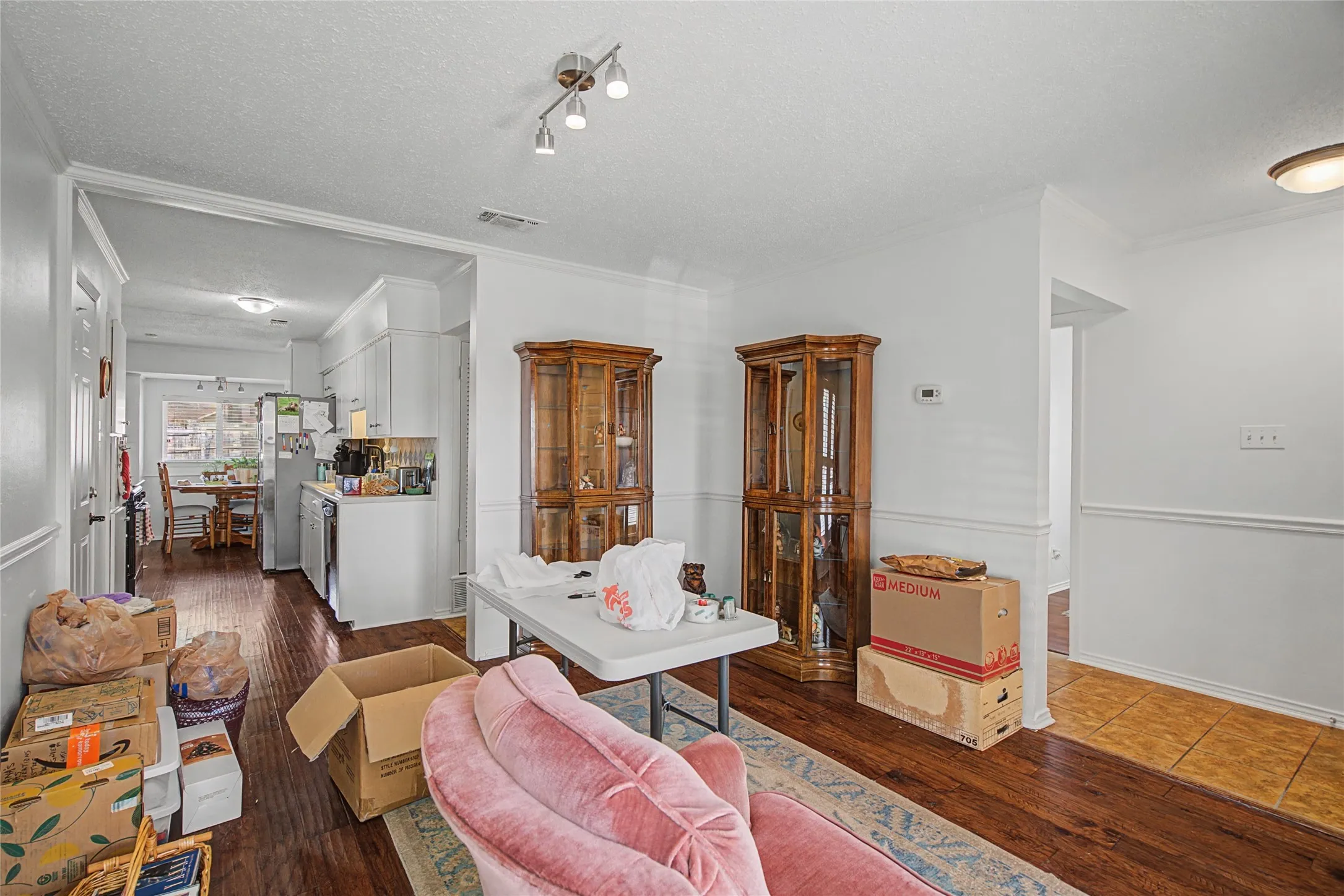 Single Family Residence For Sale in Tarrant County , 2009 Charleston Drive, Bedford, Texas 76022, 3 Bedrooms, 2 Bathrooms, 2 Garage spaces, 1,275 Sqft, built in 1966, Price $309,000, mls#21186821, Real Estate Agent in Bedford, Homes For Sale in Tarrant county, Homes For Sale in Bedford, Realtor in Bedford Texas, Real Estate Brokerage Independent Realty Texas, Luminita Cordes Realtor