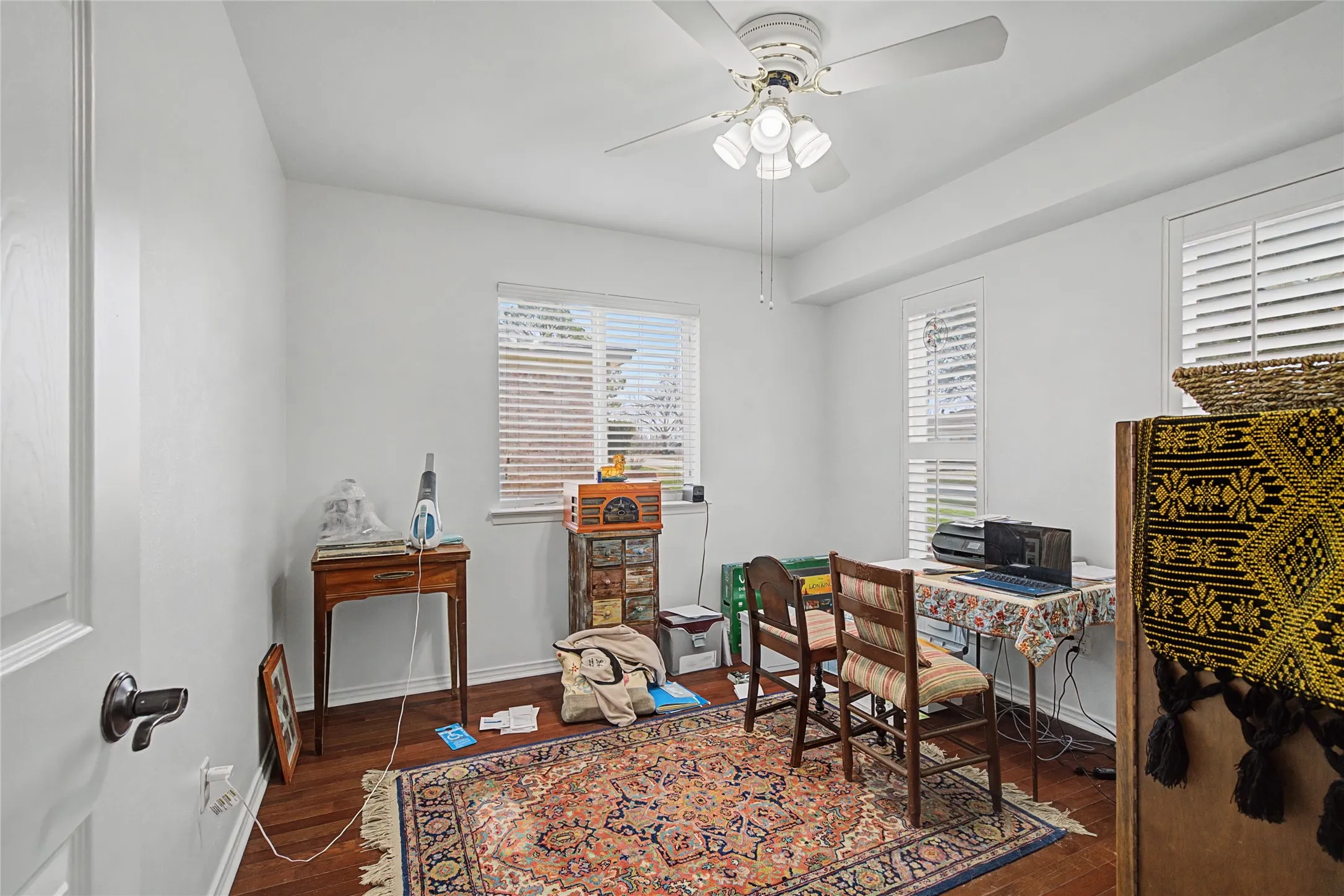 Single Family Residence For Sale in Tarrant County , 2009 Charleston Drive, Bedford, Texas 76022, 3 Bedrooms, 2 Bathrooms, 2 Garage spaces, 1,275 Sqft, built in 1966, Price $309,000, mls#21186821, Real Estate Agent in Bedford, Homes For Sale in Tarrant county, Homes For Sale in Bedford, Realtor in Bedford Texas, Real Estate Brokerage Independent Realty Texas, Luminita Cordes Realtor