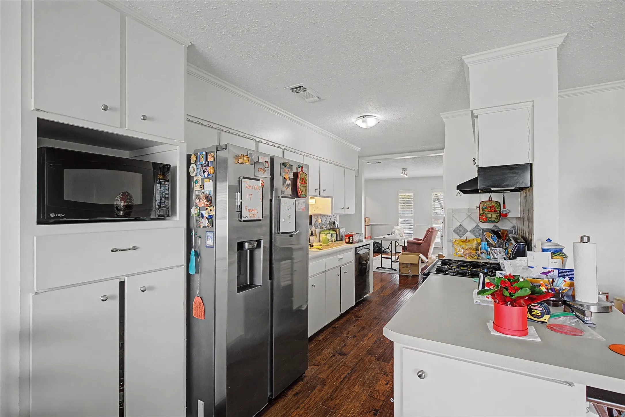 Single Family Residence For Sale in Tarrant County , 2009 Charleston Drive, Bedford, Texas 76022, 3 Bedrooms, 2 Bathrooms, 2 Garage spaces, 1,275 Sqft, built in 1966, Price $309,000, mls#21186821, Real Estate Agent in Bedford, Homes For Sale in Tarrant county, Homes For Sale in Bedford, Realtor in Bedford Texas, Real Estate Brokerage Independent Realty Texas, Luminita Cordes Realtor