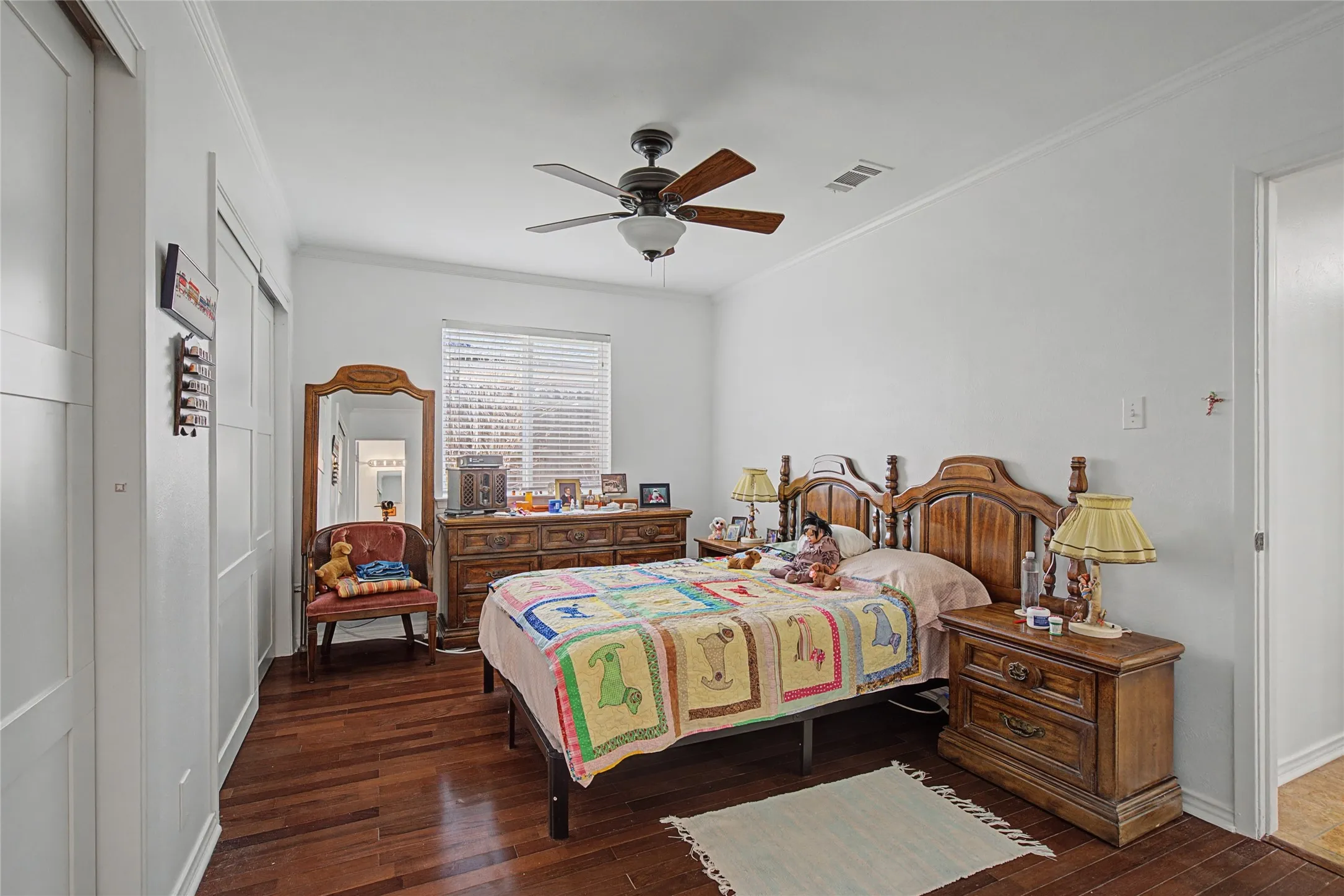 Single Family Residence For Sale in Tarrant County , 2009 Charleston Drive, Bedford, Texas 76022, 3 Bedrooms, 2 Bathrooms, 2 Garage spaces, 1,275 Sqft, built in 1966, Price $309,000, mls#21186821, Real Estate Agent in Bedford, Homes For Sale in Tarrant county, Homes For Sale in Bedford, Realtor in Bedford Texas, Real Estate Brokerage Independent Realty Texas, Luminita Cordes Realtor