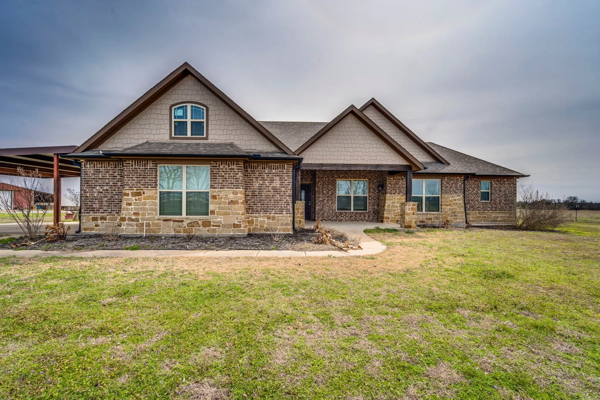 Single Family Residence For Sale in Ellis County , 901 Hoyt Road, Waxahachie, Texas 75167, 3 Bedrooms, 3 Bathrooms, 2 Garage spaces, 1,979 Sqft, built in 2019, Preowned, Price $799,990, mls#21183218, Real Estate Agent in Waxahachie, Homes For Sale in Ellis county, Homes For Sale in Waxahachie, Realtor in Waxahachie Texas, Real Estate Brokerage Independent Realty Texas, Luminita Cordes Realtor