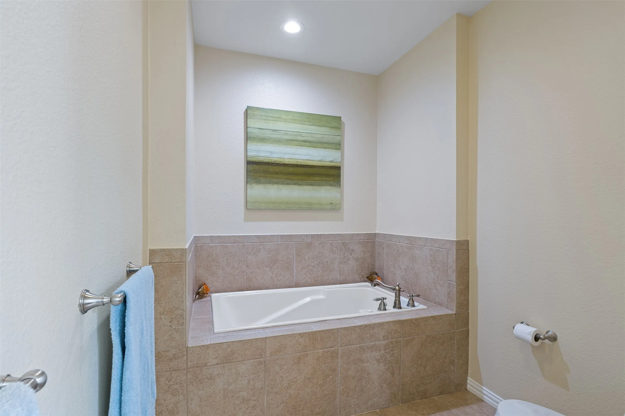 Condominium For Sale in Navarro County , 9900 Northshore Boulevard 3101, Corsicana, Texas 75109, 3 Bedroom, 3 Bathroom, Garage spaces, 1,804 Sqft, built in 2012, Price $360,000, mls#21186825, Real Estate Agent in Corsicana, Homes For Sale in Navarro county, Homes For Sale in Corsicana, Realtor in Corsicana Texas, Real Estate Brokerage Independent Realty Texas, Luminita Cordes Realtor