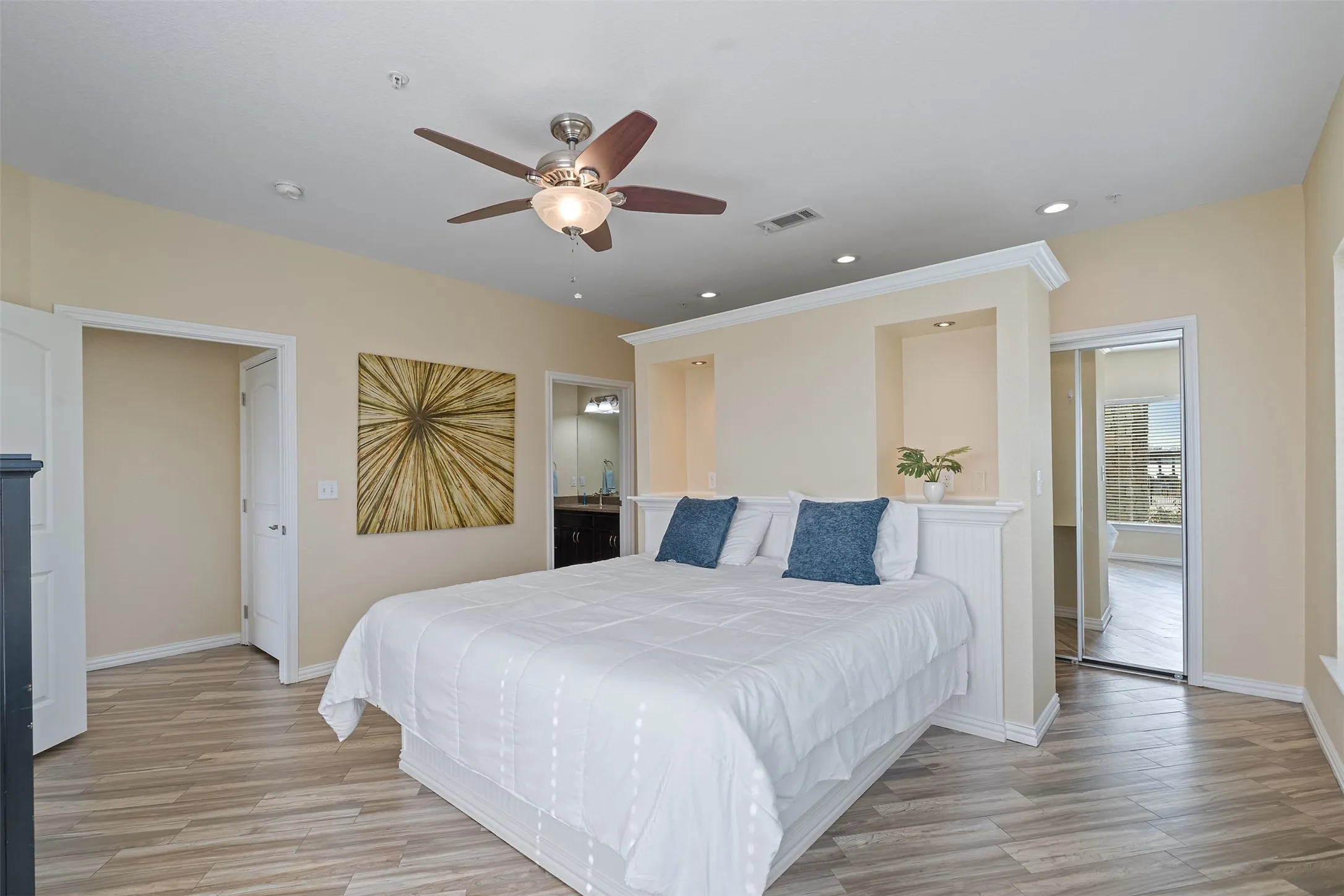Condominium For Sale in Navarro County , 9900 Northshore Boulevard 3101, Corsicana, Texas 75109, 3 Bedroom, 3 Bathroom, Garage spaces, 1,804 Sqft, built in 2012, Price $360,000, mls#21186825, Real Estate Agent in Corsicana, Homes For Sale in Navarro county, Homes For Sale in Corsicana, Realtor in Corsicana Texas, Real Estate Brokerage Independent Realty Texas, Luminita Cordes Realtor