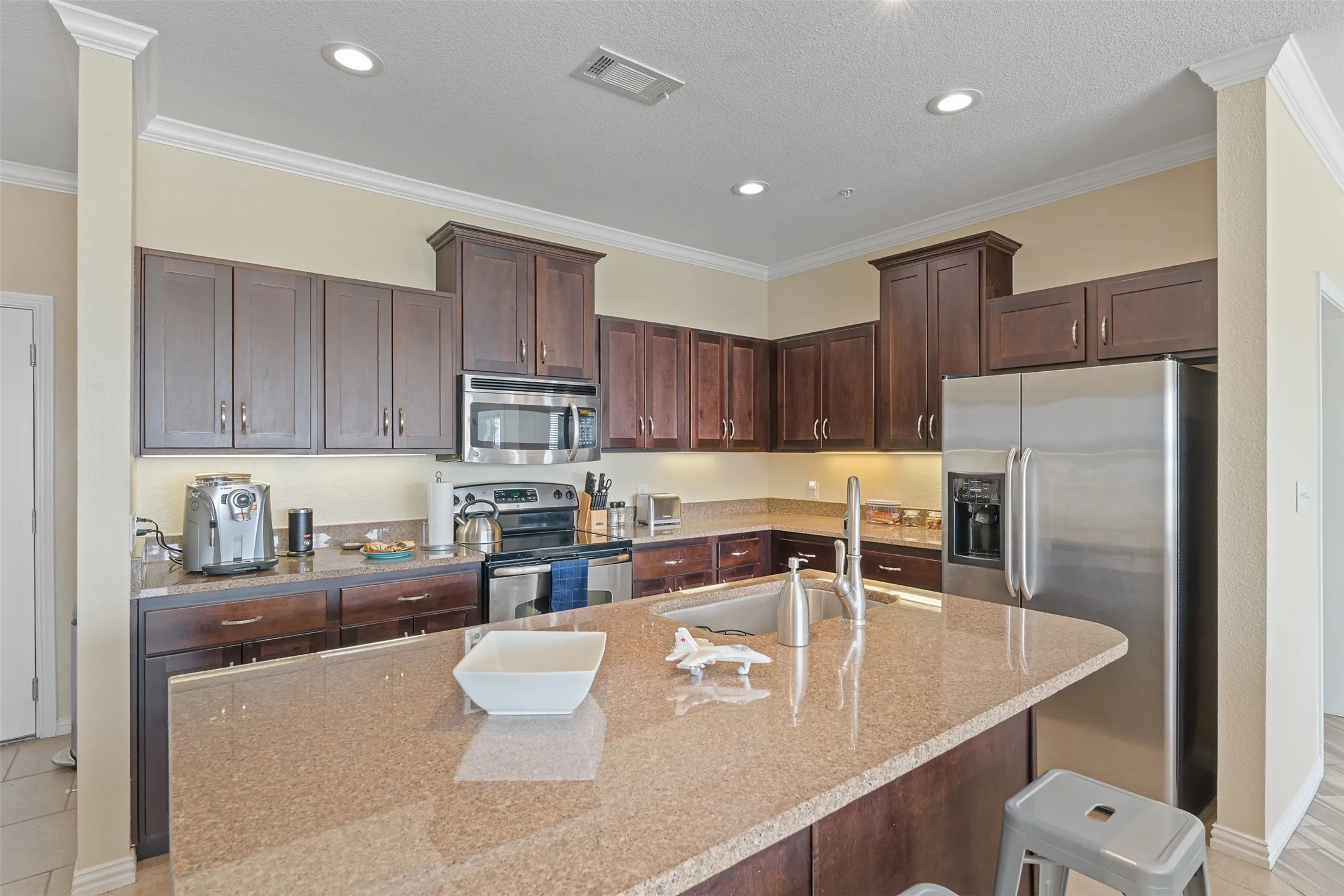 Condominium For Sale in Navarro County , 9900 Northshore Boulevard 3101, Corsicana, Texas 75109, 3 Bedroom, 3 Bathroom, Garage spaces, 1,804 Sqft, built in 2012, Price $360,000, mls#21186825, Real Estate Agent in Corsicana, Homes For Sale in Navarro county, Homes For Sale in Corsicana, Realtor in Corsicana Texas, Real Estate Brokerage Independent Realty Texas, Luminita Cordes Realtor