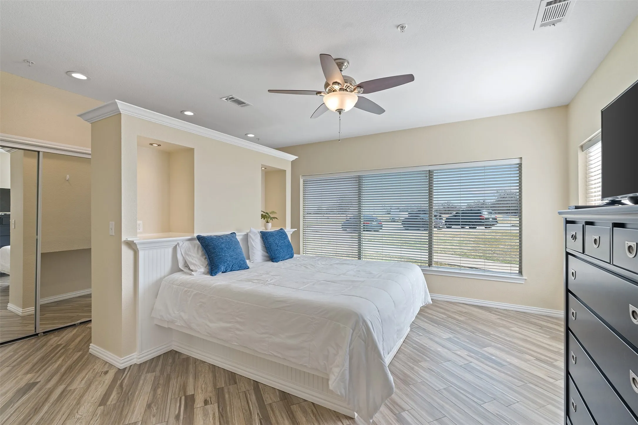 Condominium For Sale in Navarro County , 9900 Northshore Boulevard 3101, Corsicana, Texas 75109, 3 Bedroom, 3 Bathroom, Garage spaces, 1,804 Sqft, built in 2012, Price $360,000, mls#21186825, Real Estate Agent in Corsicana, Homes For Sale in Navarro county, Homes For Sale in Corsicana, Realtor in Corsicana Texas, Real Estate Brokerage Independent Realty Texas, Luminita Cordes Realtor