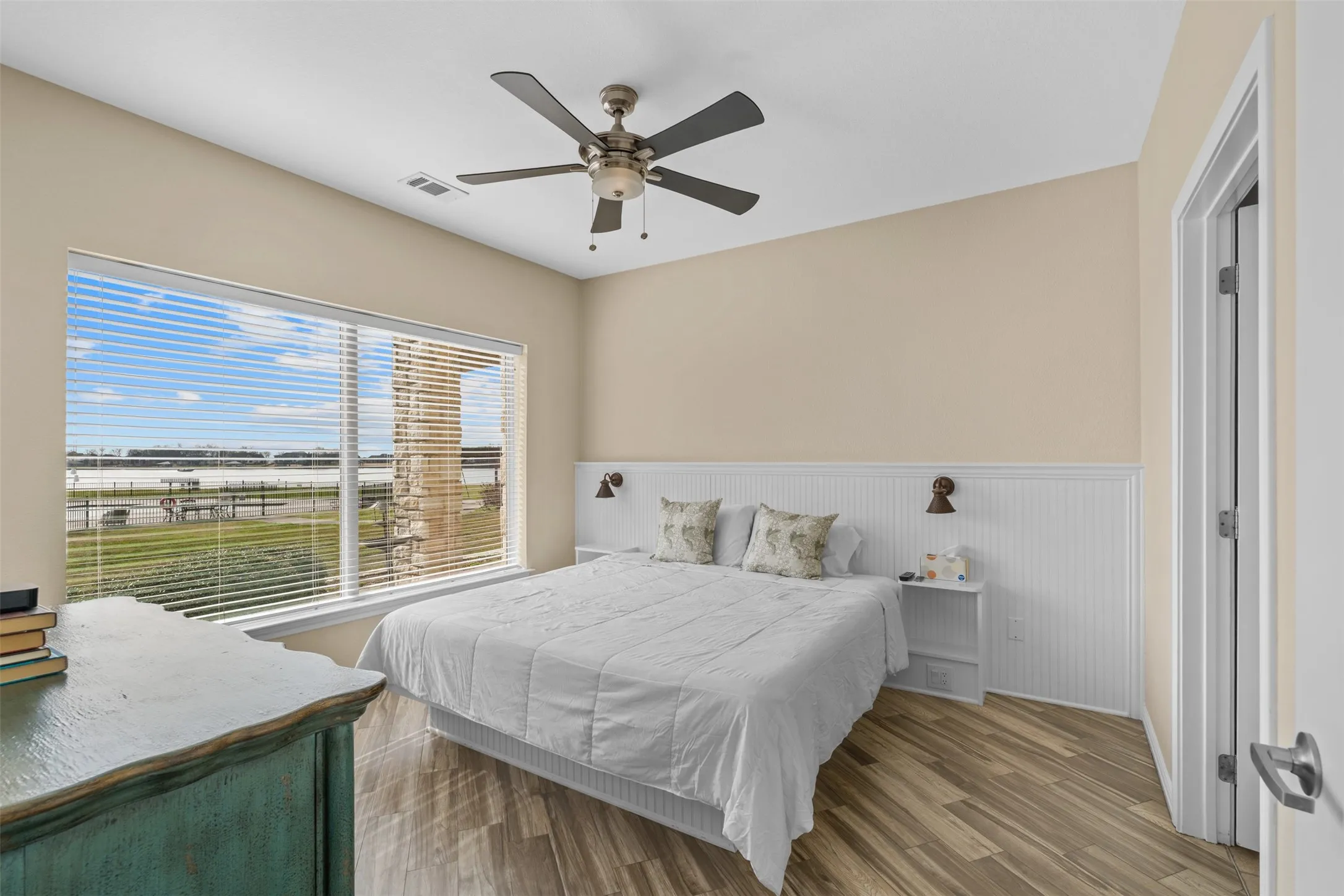 Condominium For Sale in Navarro County , 9900 Northshore Boulevard 3101, Corsicana, Texas 75109, 3 Bedroom, 3 Bathroom, Garage spaces, 1,804 Sqft, built in 2012, Price $360,000, mls#21186825, Real Estate Agent in Corsicana, Homes For Sale in Navarro county, Homes For Sale in Corsicana, Realtor in Corsicana Texas, Real Estate Brokerage Independent Realty Texas, Luminita Cordes Realtor