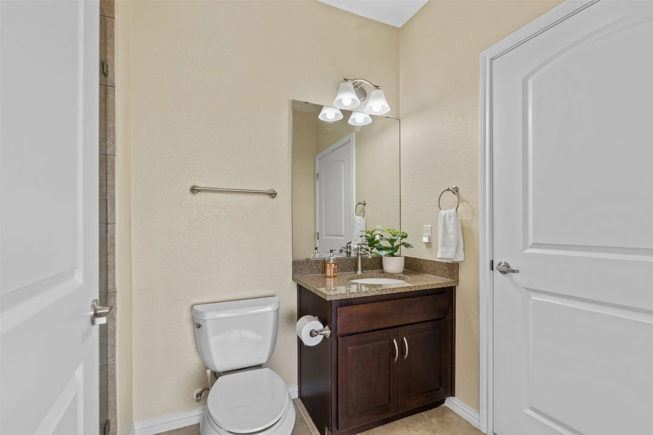 Condominium For Sale in Navarro County , 9900 Northshore Boulevard 3101, Corsicana, Texas 75109, 3 Bedroom, 3 Bathroom, Garage spaces, 1,804 Sqft, built in 2012, Price $360,000, mls#21186825, Real Estate Agent in Corsicana, Homes For Sale in Navarro county, Homes For Sale in Corsicana, Realtor in Corsicana Texas, Real Estate Brokerage Independent Realty Texas, Luminita Cordes Realtor