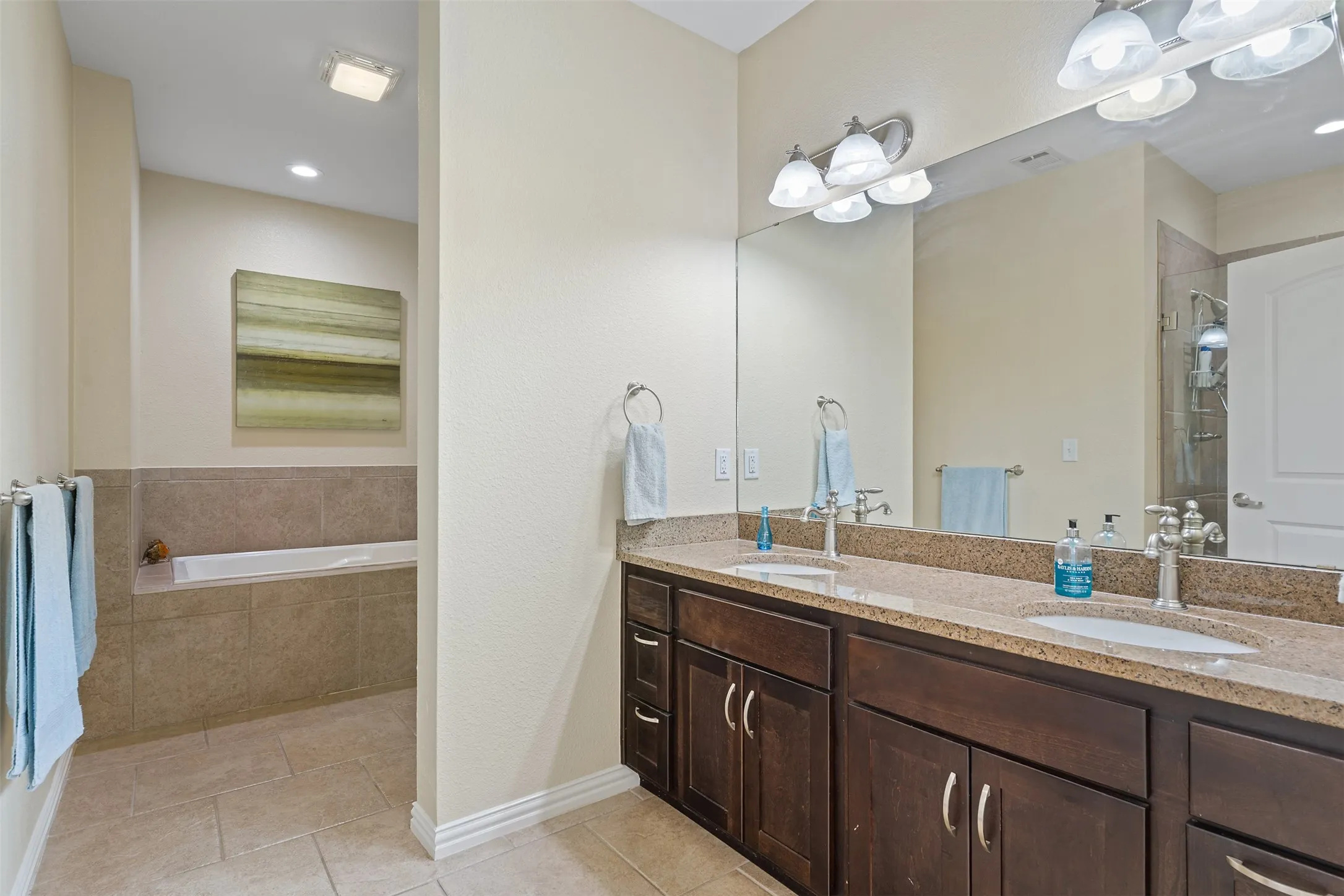 Condominium For Sale in Navarro County , 9900 Northshore Boulevard 3101, Corsicana, Texas 75109, 3 Bedroom, 3 Bathroom, Garage spaces, 1,804 Sqft, built in 2012, Price $360,000, mls#21186825, Real Estate Agent in Corsicana, Homes For Sale in Navarro county, Homes For Sale in Corsicana, Realtor in Corsicana Texas, Real Estate Brokerage Independent Realty Texas, Luminita Cordes Realtor