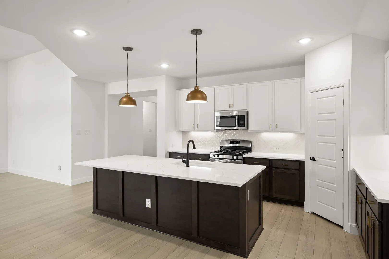 1023 Rylan- Kitchen-3