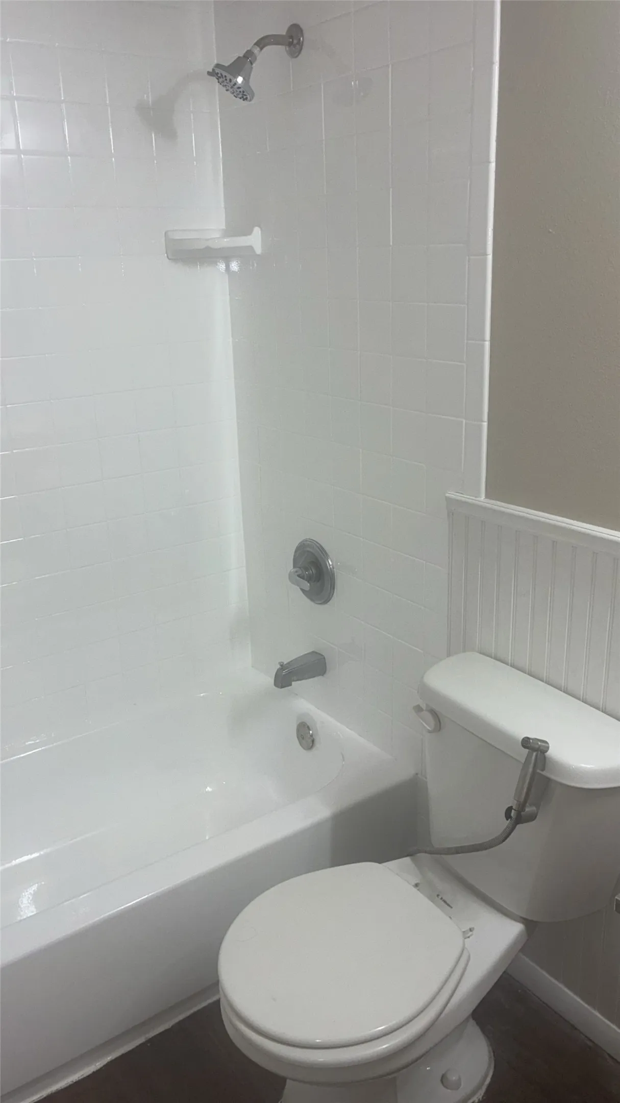 White tiled tub surround