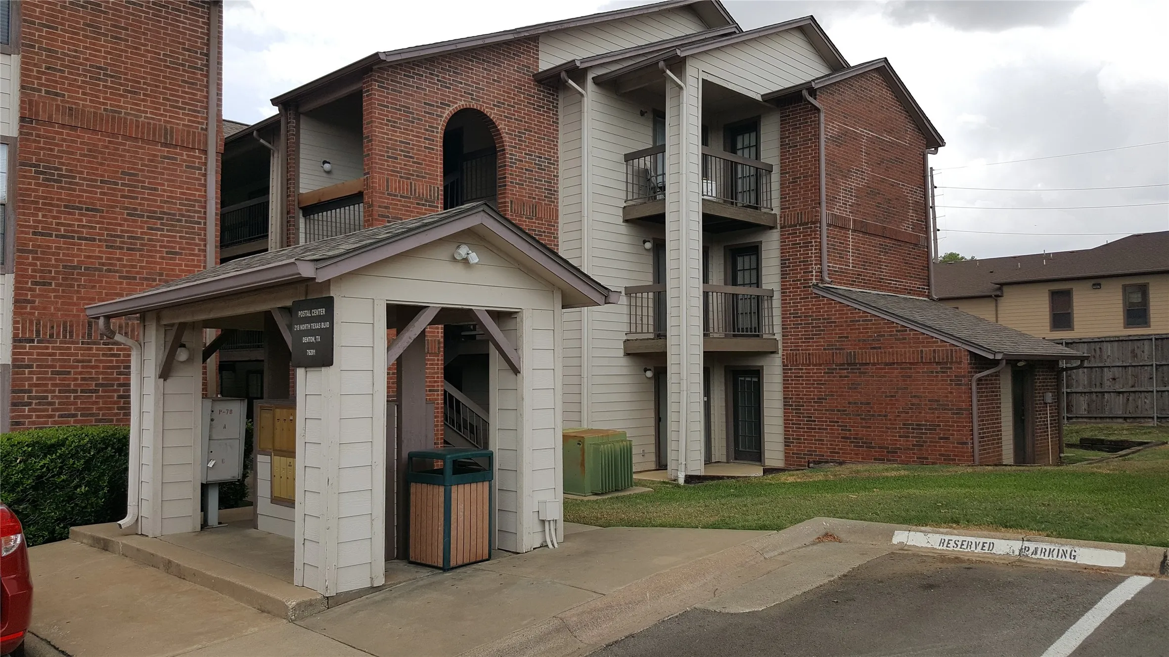 Condominium For Sale in Denton County , 218 N Texas Boulevard, Denton, Texas 76201, 3 Bedroom, 2 Bathroom, Garage spaces, 1,139 Sqft, built in 1985, mls#21186881, Real Estate Agent in Denton, Homes For Sale in Denton county, Homes For Sale in Denton, Realtor in Denton Texas, Real Estate Brokerage Independent Realty Texas, Luminita Cordes Realtor