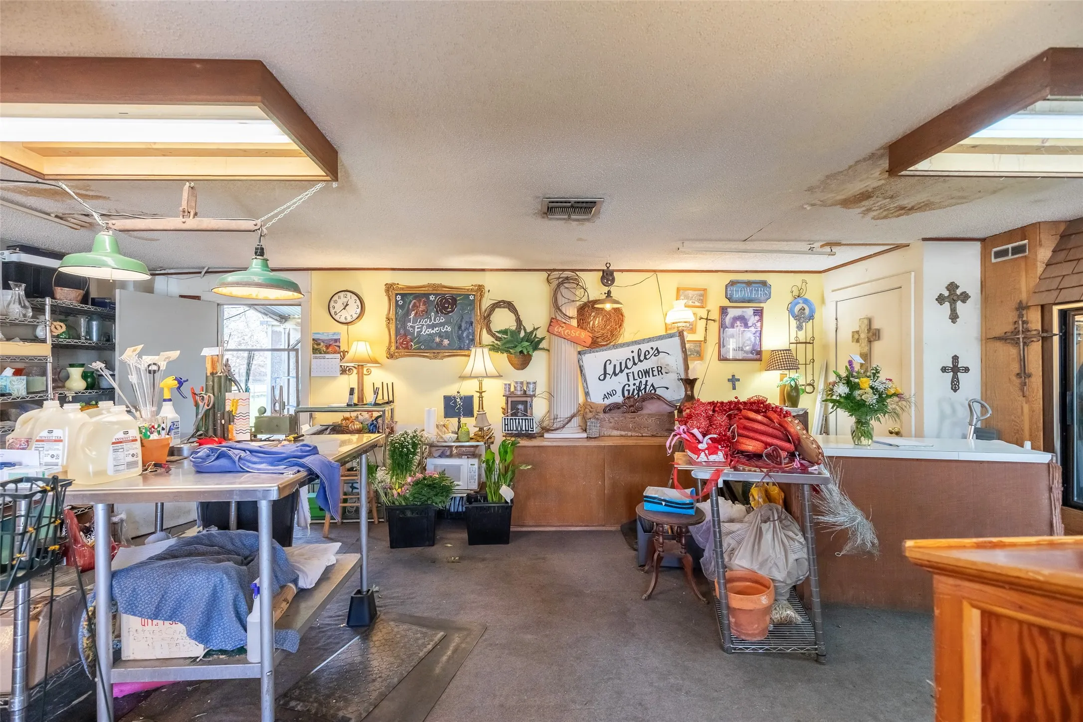 Retail For Sale in Taylor County , 3617 Buffalo Gap Road, Abilene, Texas 79605, 0, 0, Garage spaces, 0 Sqft, built in 1952, Preowned, mls#21177431, Real Estate Agent in Abilene, Homes For Sale in Taylor county, Homes For Sale in Abilene, Realtor in Abilene Texas, Real Estate Brokerage Independent Realty Texas, Luminita Cordes Realtor
