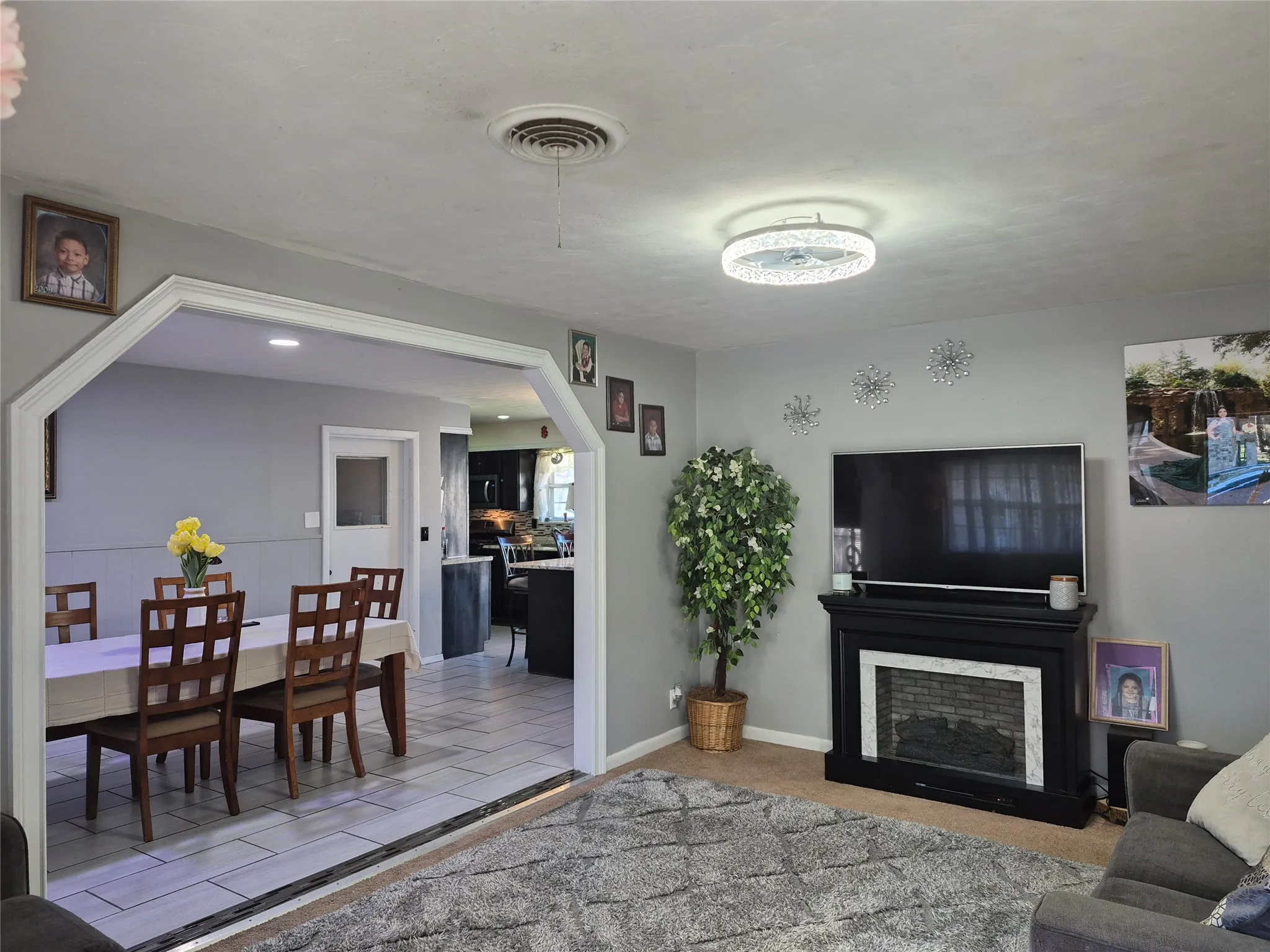 Single Family Residence For Sale in Grayson County , 1737 W Parnell Street, Denison, Texas 75020, 4 Bedroom, 2 Bathroom, Garage spaces, 1,478 Sqft, built in 1962, mls#21186649, Real Estate Agent in Denison, Homes For Sale in Grayson county, Homes For Sale in Denison, Realtor in Denison Texas, Real Estate Brokerage Independent Realty Texas, Luminita Cordes Realtor