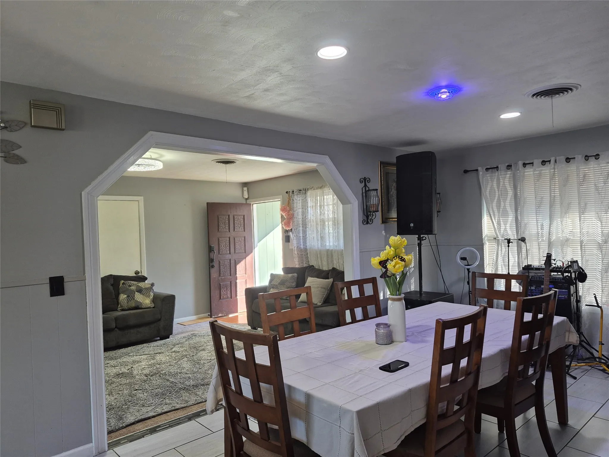 Single Family Residence For Sale in Grayson County , 1737 W Parnell Street, Denison, Texas 75020, 4 Bedroom, 2 Bathroom, Garage spaces, 1,478 Sqft, built in 1962, mls#21186649, Real Estate Agent in Denison, Homes For Sale in Grayson county, Homes For Sale in Denison, Realtor in Denison Texas, Real Estate Brokerage Independent Realty Texas, Luminita Cordes Realtor
