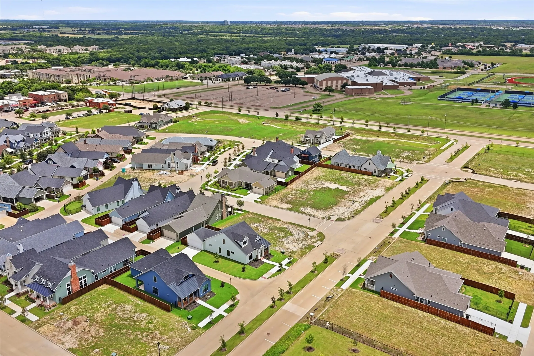 Single Family Residence For Sale in Ellis County , 313 Dylan Way, Midlothian, Texas 76065, 3 Bedroom, 3 Bathroom, 2 Garage spaces, 2,068 Sqft, built in 2026, New Construction - Complete, mls#21161645, Real Estate Agent in Midlothian, Homes For Sale in Ellis county, Homes For Sale in Midlothian, Realtor in Midlothian Texas, Real Estate Brokerage Independent Realty Texas, Luminita Cordes Realtor