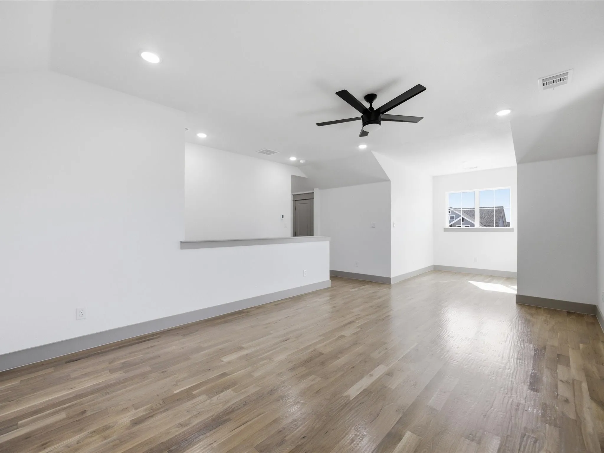 Single Family Residence For Sale in Ellis County , 313 Dylan Way, Midlothian, Texas 76065, 3 Bedroom, 3 Bathroom, 2 Garage spaces, 2,068 Sqft, built in 2026, New Construction - Complete, mls#21161645, Real Estate Agent in Midlothian, Homes For Sale in Ellis county, Homes For Sale in Midlothian, Realtor in Midlothian Texas, Real Estate Brokerage Independent Realty Texas, Luminita Cordes Realtor