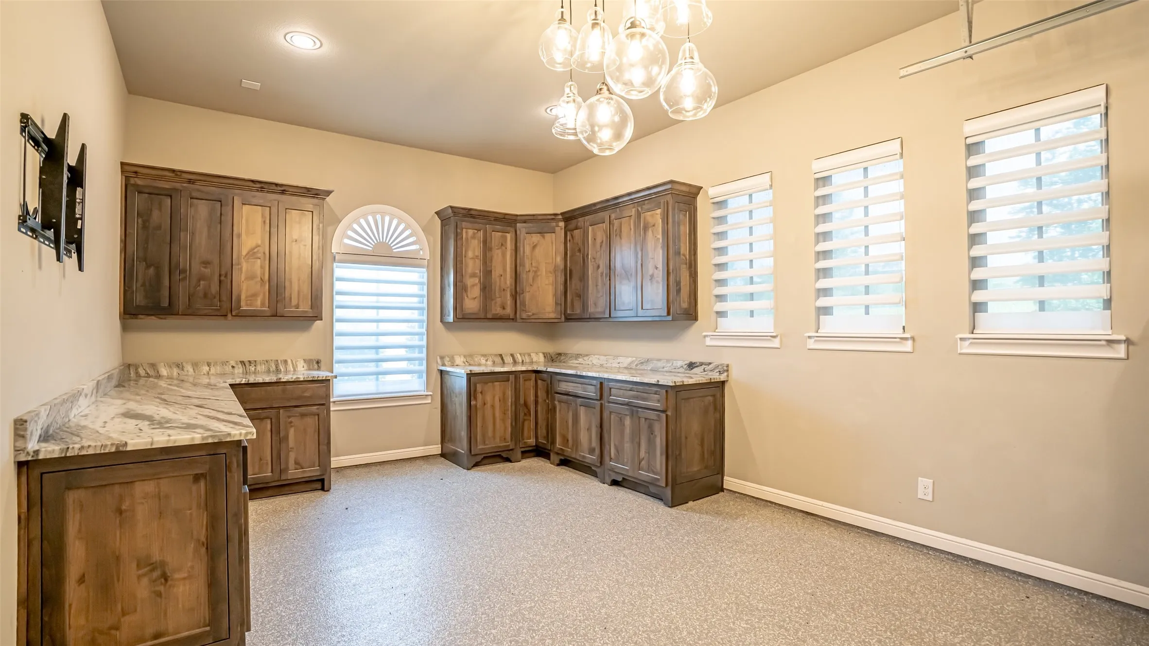 Single Family Residence For Sale in Parker County , 195 Angelina Drive, Aledo, Texas 76008, 5 Bedroom, 5 Bathroom, 4 Garage spaces, 5,510 Sqft, built in 2018, Price $1,895,000, mls#21185948, Real Estate Agent in Aledo, Homes For Sale in Parker county, Homes For Sale in Aledo, Realtor in Aledo Texas, Real Estate Brokerage Independent Realty Texas, Luminita Cordes Realtor