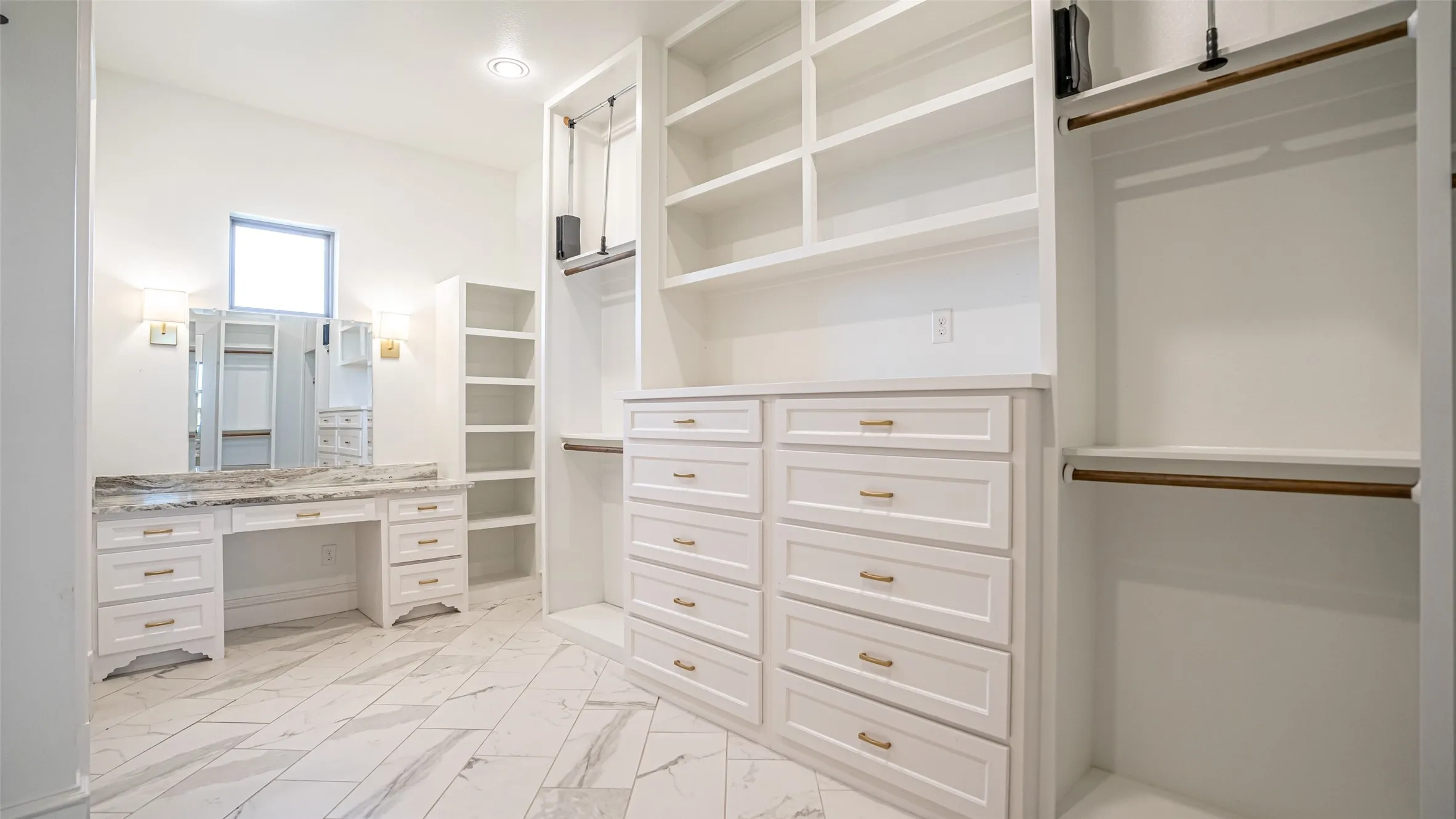 Single Family Residence For Sale in Parker County , 195 Angelina Drive, Aledo, Texas 76008, 5 Bedroom, 5 Bathroom, 4 Garage spaces, 5,510 Sqft, built in 2018, Price $1,895,000, mls#21185948, Real Estate Agent in Aledo, Homes For Sale in Parker county, Homes For Sale in Aledo, Realtor in Aledo Texas, Real Estate Brokerage Independent Realty Texas, Luminita Cordes Realtor