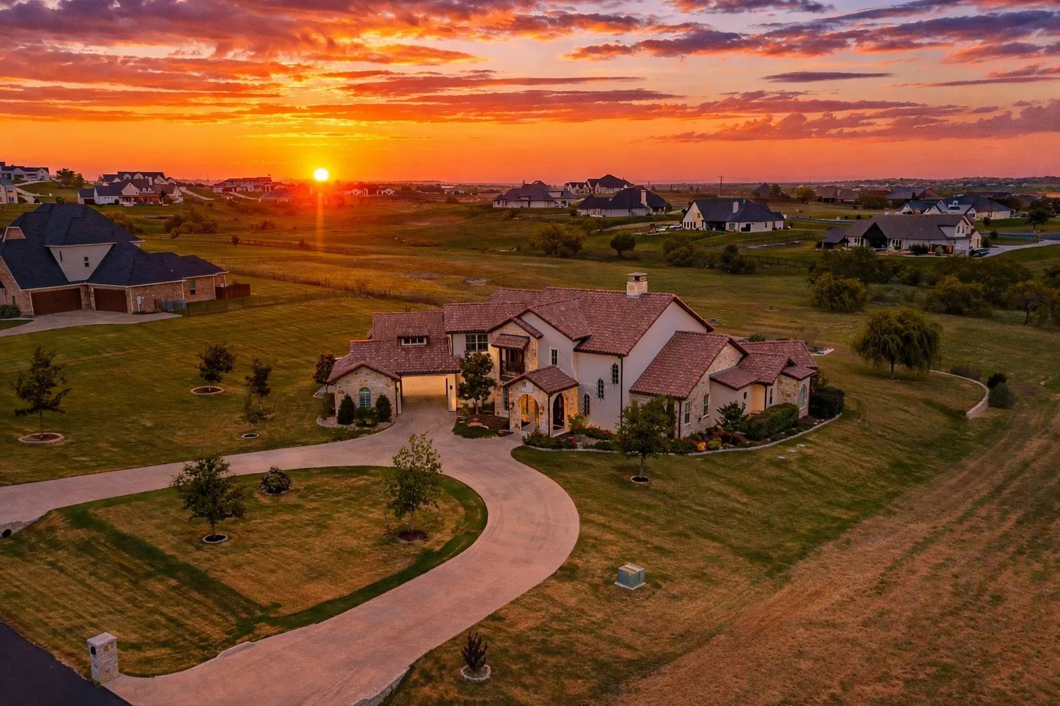 Single Family Residence For Sale in Parker County , 195 Angelina Drive, Aledo, Texas 76008, 5 Bedroom, 5 Bathroom, 4 Garage spaces, 5,510 Sqft, built in 2018, Price $1,895,000, mls#21185948, Real Estate Agent in Aledo, Homes For Sale in Parker county, Homes For Sale in Aledo, Realtor in Aledo Texas, Real Estate Brokerage Independent Realty Texas, Luminita Cordes Realtor