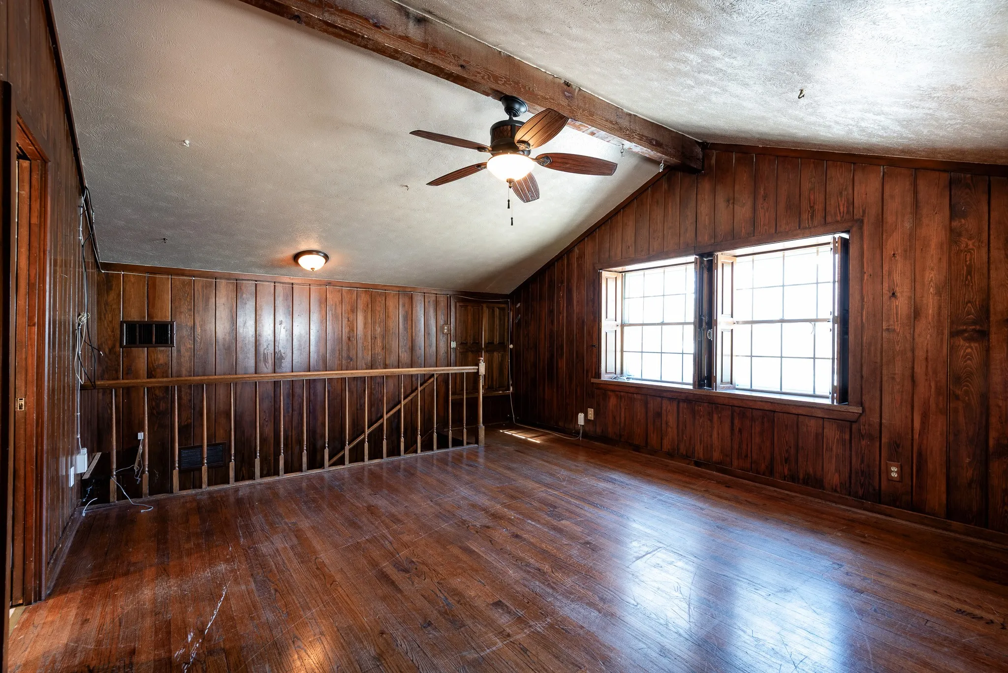 Single Family Residence For Sale in Dallas County , 5731 Mona Lane, Dallas, Texas 75236, 4 Bedroom, 5 Bathroom, Garage spaces, 3,905 Sqft, built in 1969, Preowned, mls#21186908, Real Estate Agent in Dallas, Homes For Sale in Dallas county, Homes For Sale in Dallas, Realtor in Dallas Texas, Real Estate Brokerage Independent Realty Texas, Luminita Cordes Realtor
