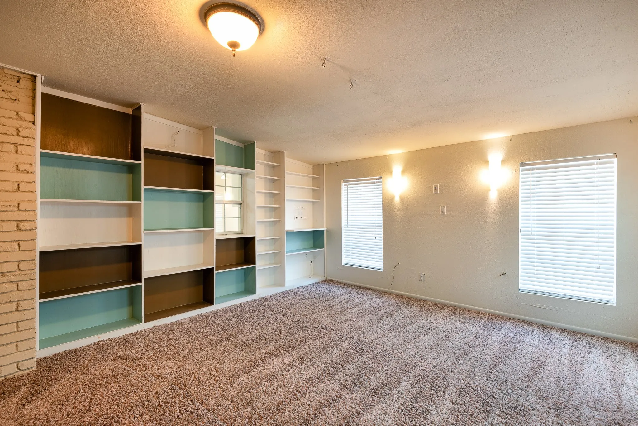 Single Family Residence For Sale in Dallas County , 5731 Mona Lane, Dallas, Texas 75236, 4 Bedroom, 5 Bathroom, Garage spaces, 3,905 Sqft, built in 1969, Preowned, mls#21186908, Real Estate Agent in Dallas, Homes For Sale in Dallas county, Homes For Sale in Dallas, Realtor in Dallas Texas, Real Estate Brokerage Independent Realty Texas, Luminita Cordes Realtor