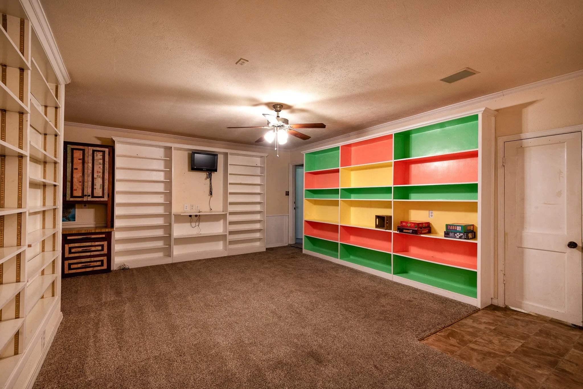 Single Family Residence For Sale in Dallas County , 5731 Mona Lane, Dallas, Texas 75236, 4 Bedroom, 5 Bathroom, Garage spaces, 3,905 Sqft, built in 1969, Preowned, mls#21186908, Real Estate Agent in Dallas, Homes For Sale in Dallas county, Homes For Sale in Dallas, Realtor in Dallas Texas, Real Estate Brokerage Independent Realty Texas, Luminita Cordes Realtor