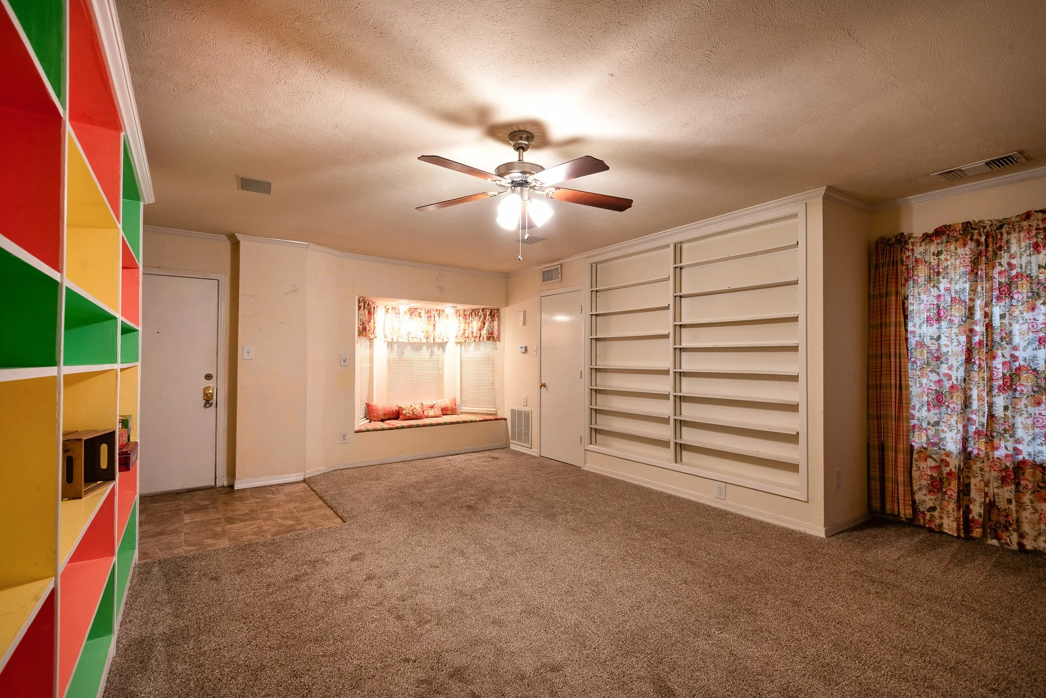 Single Family Residence For Sale in Dallas County , 5731 Mona Lane, Dallas, Texas 75236, 4 Bedroom, 5 Bathroom, Garage spaces, 3,905 Sqft, built in 1969, Preowned, mls#21186908, Real Estate Agent in Dallas, Homes For Sale in Dallas county, Homes For Sale in Dallas, Realtor in Dallas Texas, Real Estate Brokerage Independent Realty Texas, Luminita Cordes Realtor