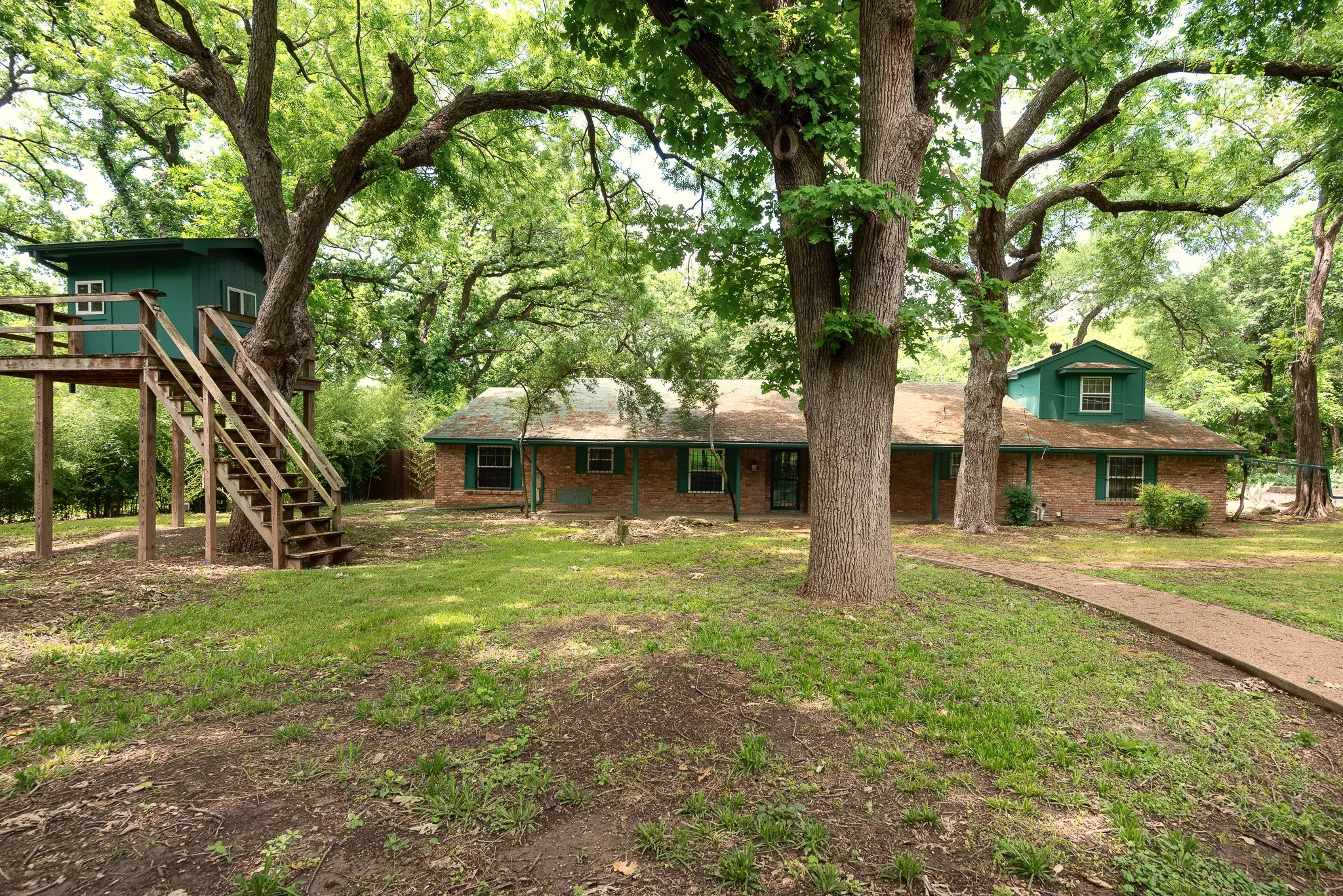 Single Family Residence For Sale in Dallas County , 5731 Mona Lane, Dallas, Texas 75236, 4 Bedroom, 5 Bathroom, Garage spaces, 3,905 Sqft, built in 1969, Preowned, mls#21186908, Real Estate Agent in Dallas, Homes For Sale in Dallas county, Homes For Sale in Dallas, Realtor in Dallas Texas, Real Estate Brokerage Independent Realty Texas, Luminita Cordes Realtor