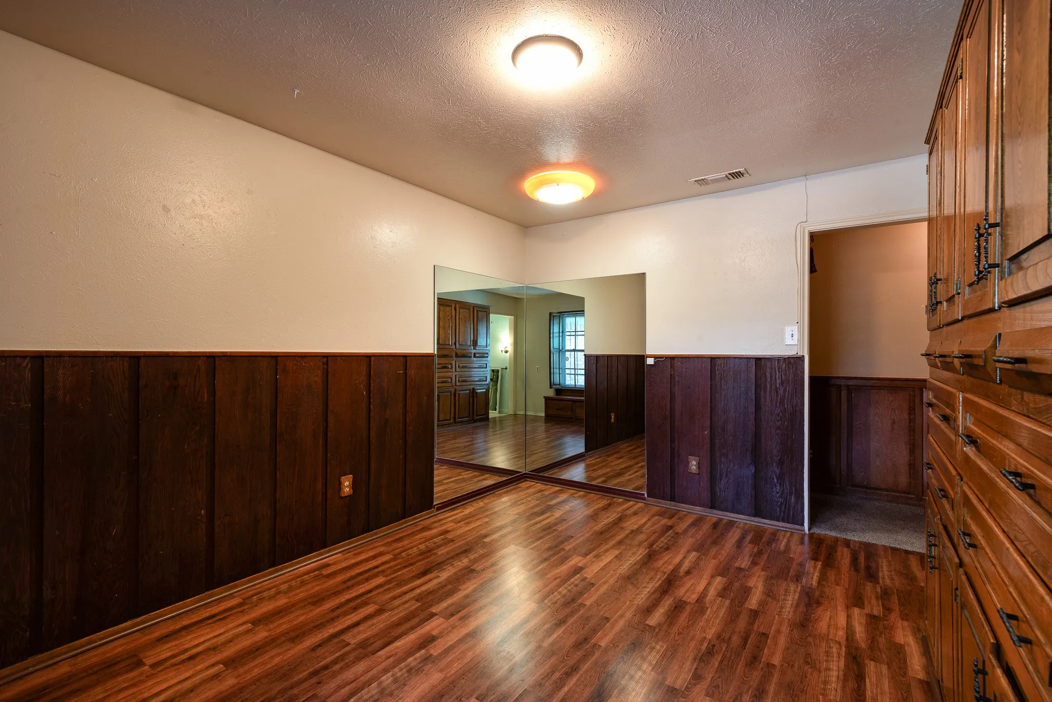 Single Family Residence For Sale in Dallas County , 5731 Mona Lane, Dallas, Texas 75236, 4 Bedroom, 5 Bathroom, Garage spaces, 3,905 Sqft, built in 1969, Preowned, mls#21186908, Real Estate Agent in Dallas, Homes For Sale in Dallas county, Homes For Sale in Dallas, Realtor in Dallas Texas, Real Estate Brokerage Independent Realty Texas, Luminita Cordes Realtor