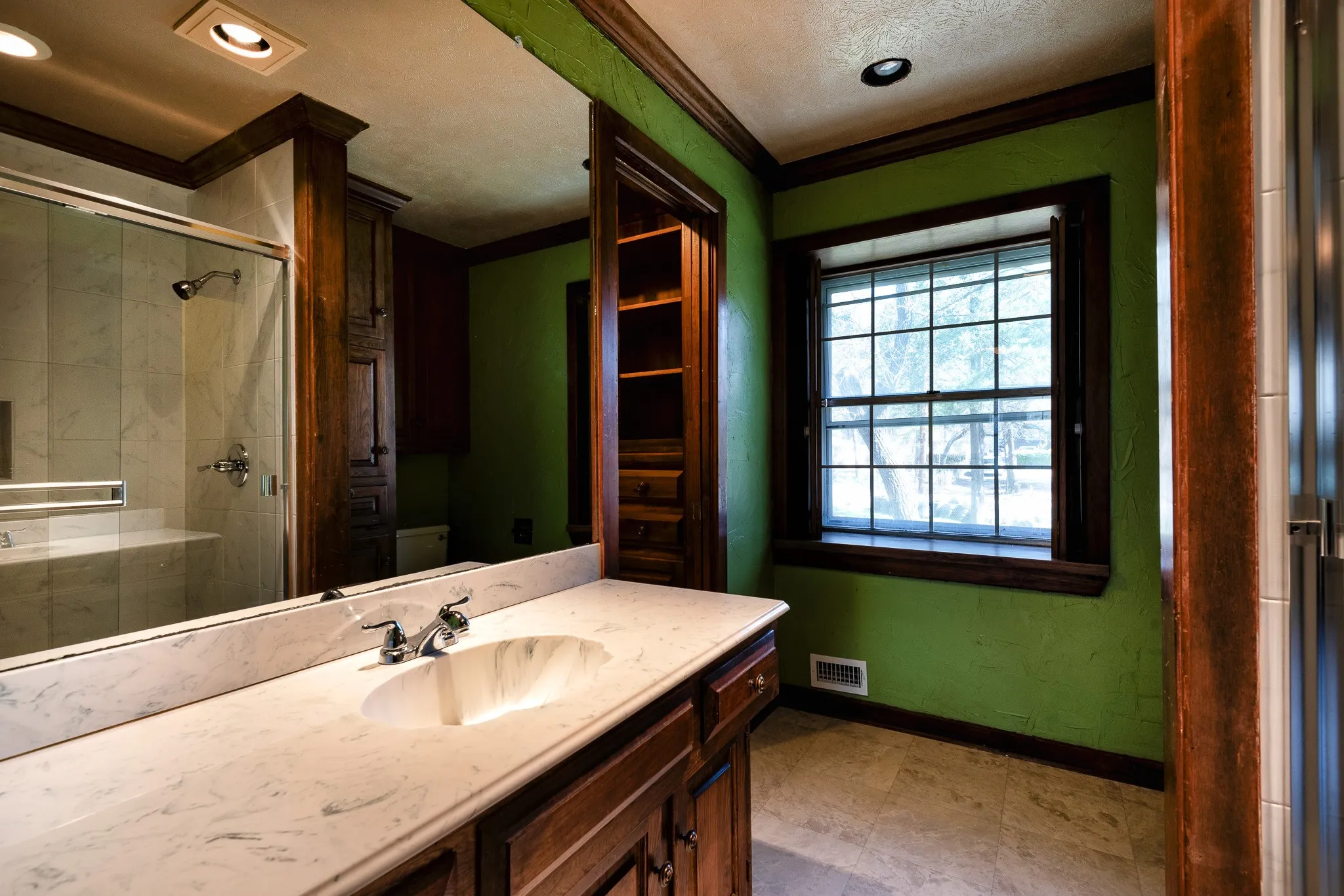 Single Family Residence For Sale in Dallas County , 5731 Mona Lane, Dallas, Texas 75236, 4 Bedroom, 5 Bathroom, Garage spaces, 3,905 Sqft, built in 1969, Preowned, mls#21186908, Real Estate Agent in Dallas, Homes For Sale in Dallas county, Homes For Sale in Dallas, Realtor in Dallas Texas, Real Estate Brokerage Independent Realty Texas, Luminita Cordes Realtor