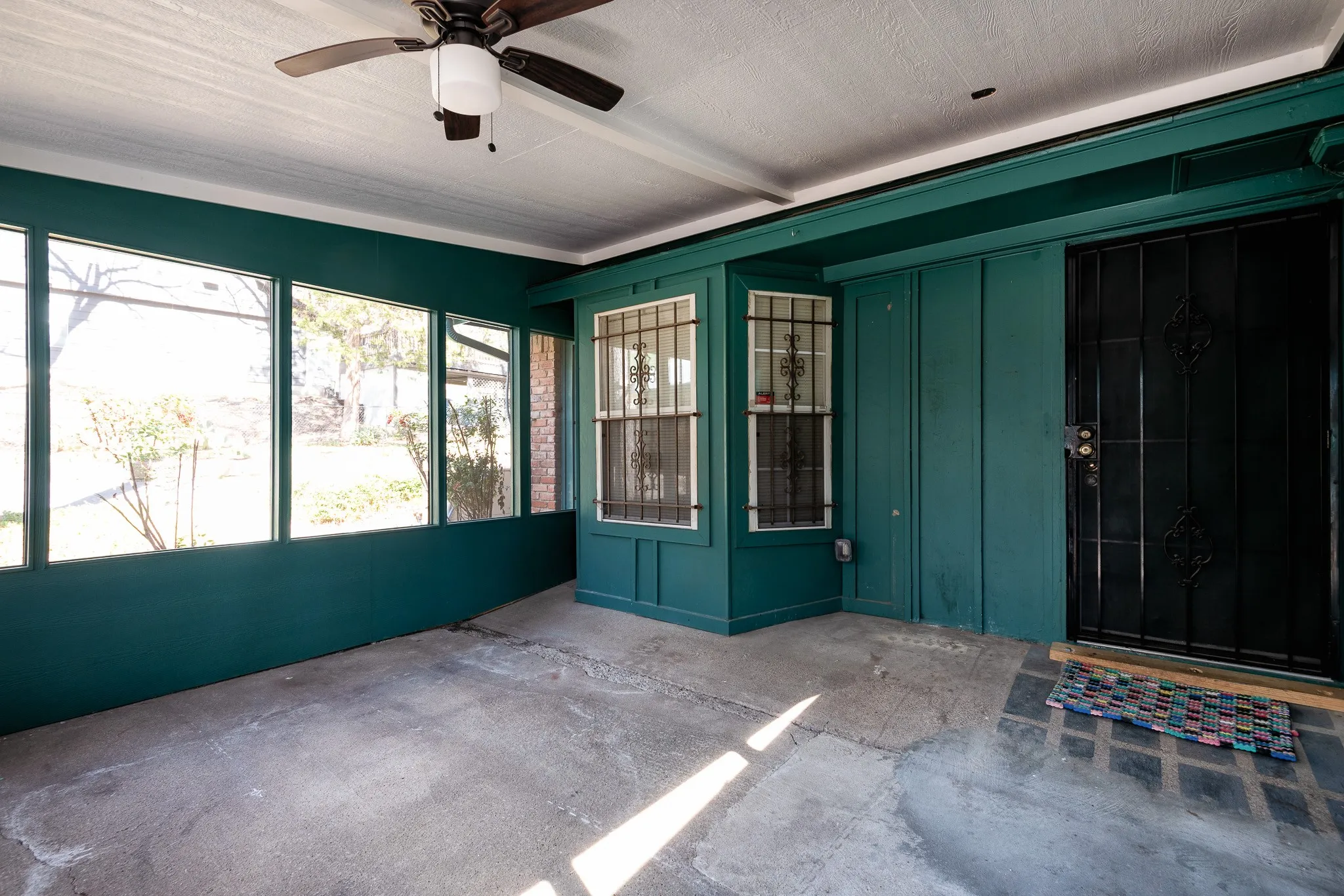 Screened in porch