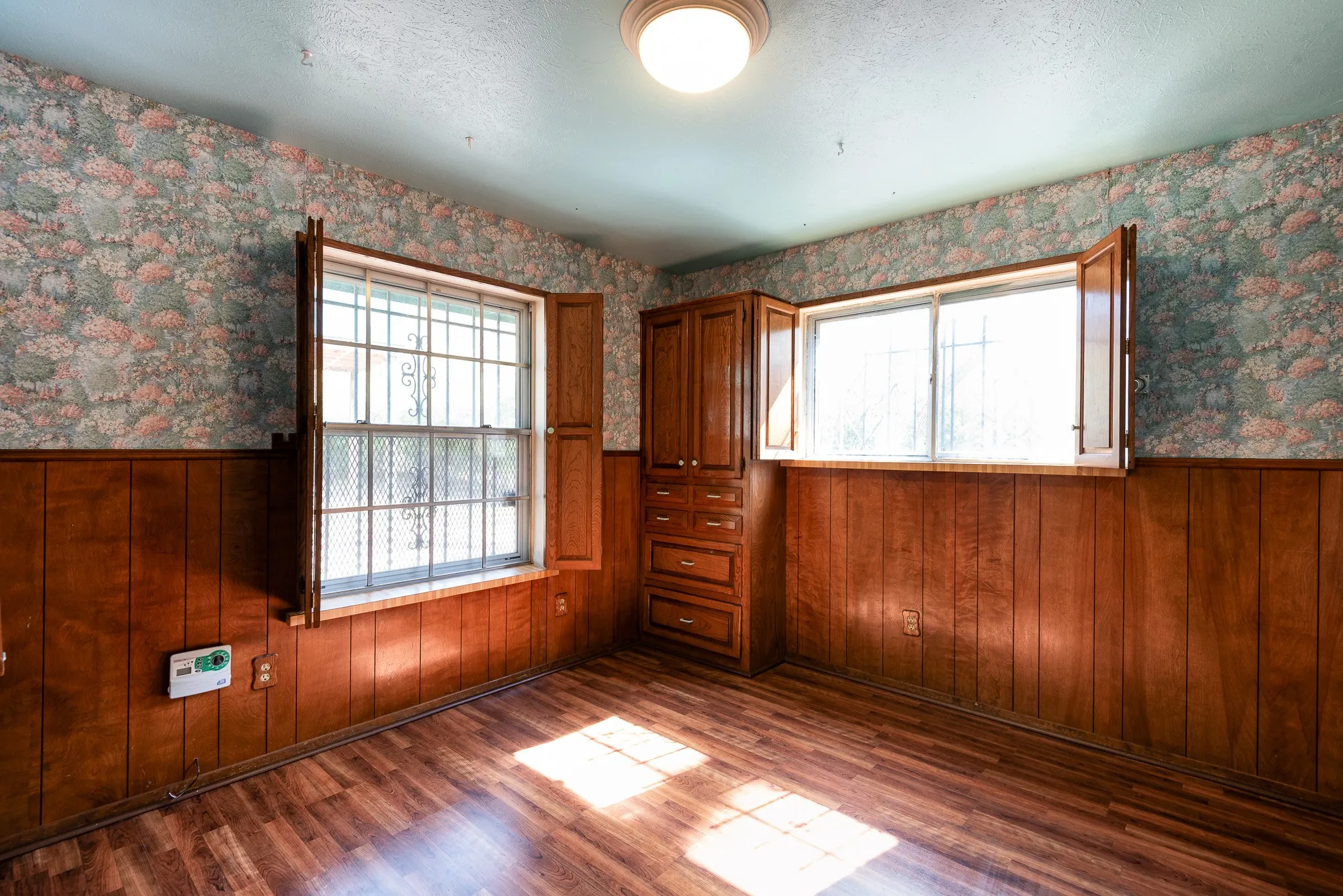 Single Family Residence For Sale in Dallas County , 5731 Mona Lane, Dallas, Texas 75236, 4 Bedroom, 5 Bathroom, Garage spaces, 3,905 Sqft, built in 1969, Preowned, mls#21186908, Real Estate Agent in Dallas, Homes For Sale in Dallas county, Homes For Sale in Dallas, Realtor in Dallas Texas, Real Estate Brokerage Independent Realty Texas, Luminita Cordes Realtor
