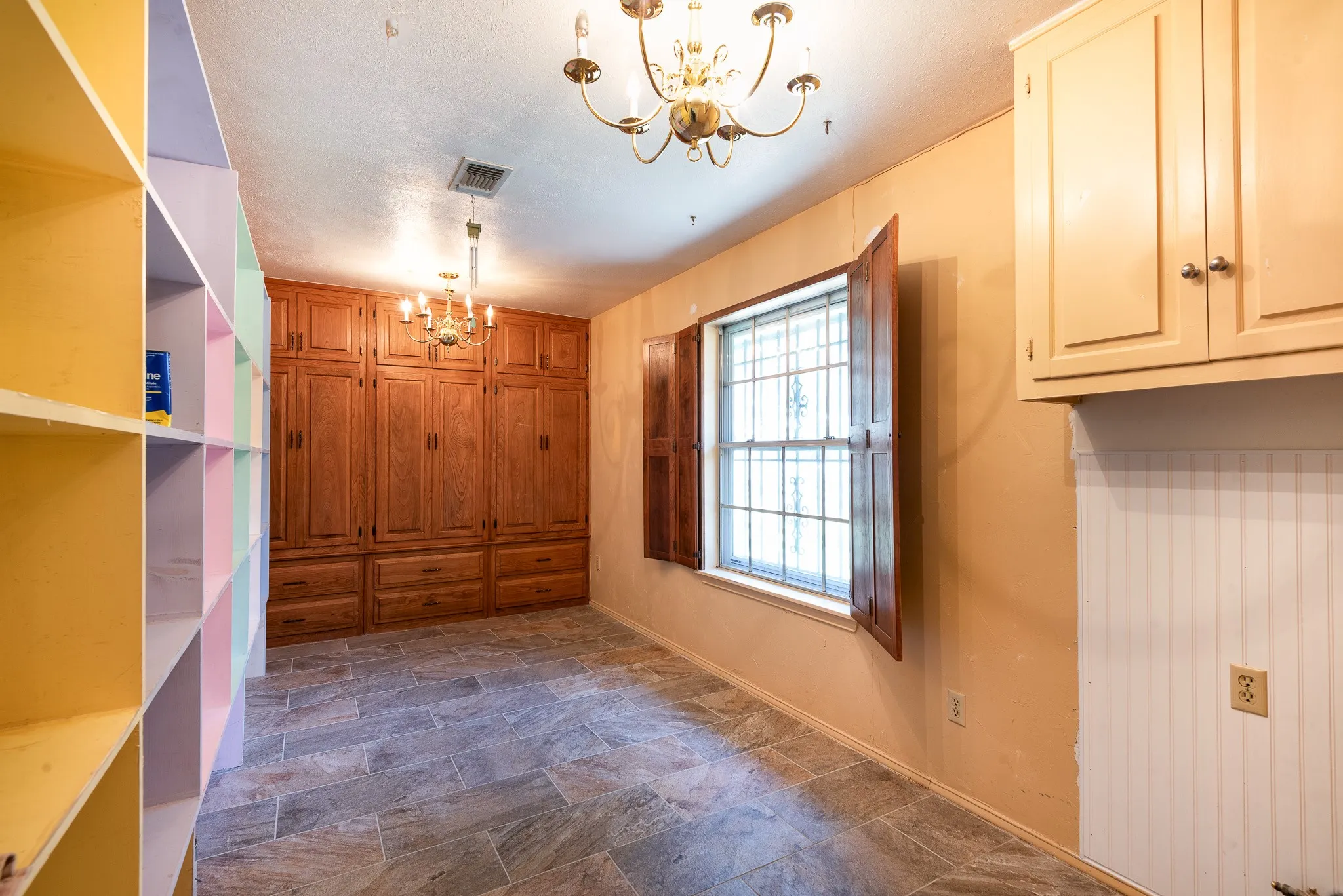 Single Family Residence For Sale in Dallas County , 5731 Mona Lane, Dallas, Texas 75236, 4 Bedroom, 5 Bathroom, Garage spaces, 3,905 Sqft, built in 1969, Preowned, mls#21186908, Real Estate Agent in Dallas, Homes For Sale in Dallas county, Homes For Sale in Dallas, Realtor in Dallas Texas, Real Estate Brokerage Independent Realty Texas, Luminita Cordes Realtor