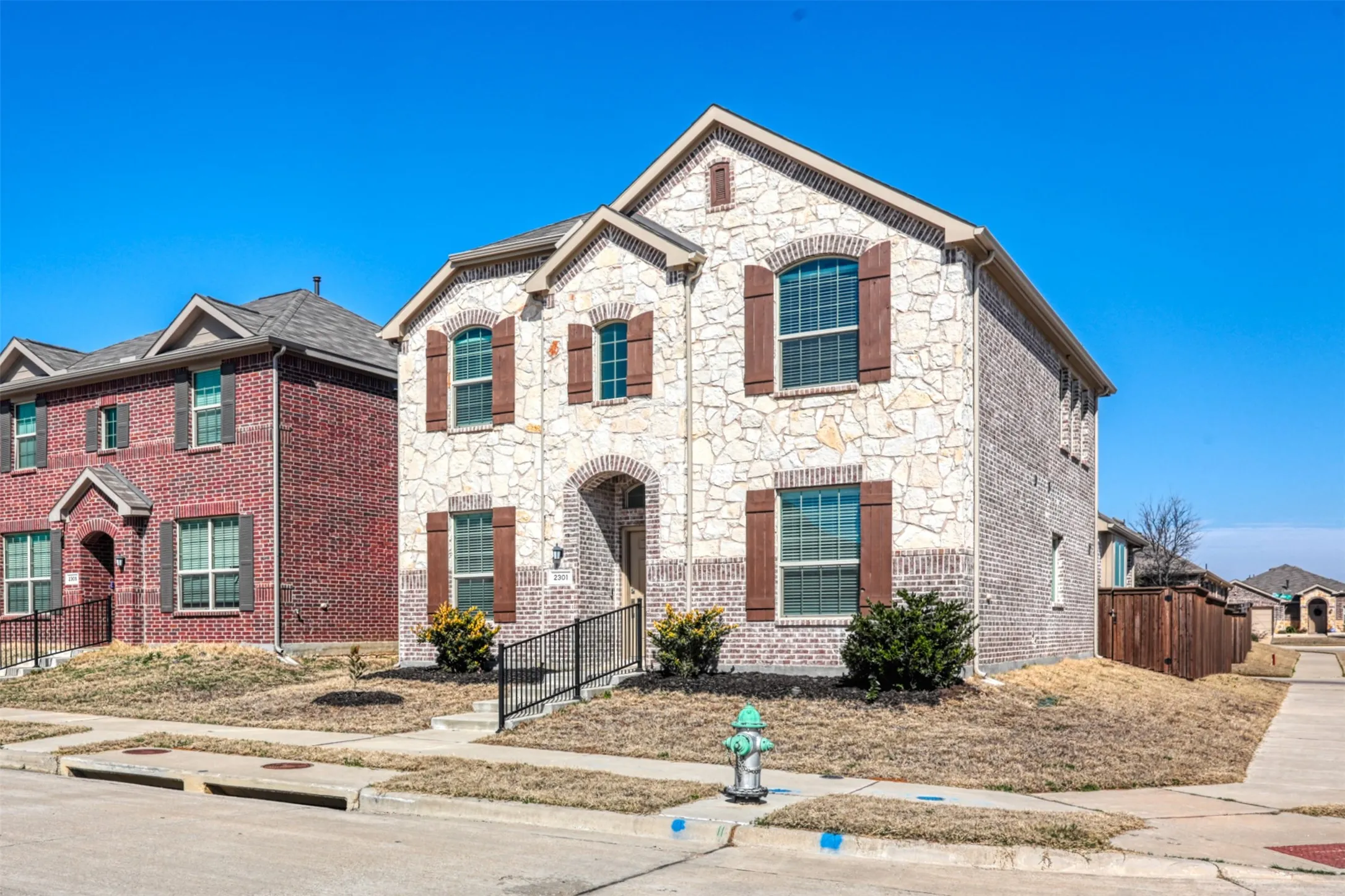 Single Family Residence For Sale in Denton County , 2301 Pyrite Drive, Little Elm, Texas 76227, 3 Bedroom, 3 Bathroom, 2 Garage spaces, 2,075 Sqft, built in 2021, Preowned, mls#21187007, Real Estate Agent in Little Elm, Homes For Sale in Denton county, Homes For Sale in Little Elm, Realtor in Little Elm Texas, Real Estate Brokerage Independent Realty Texas, Luminita Cordes Realtor