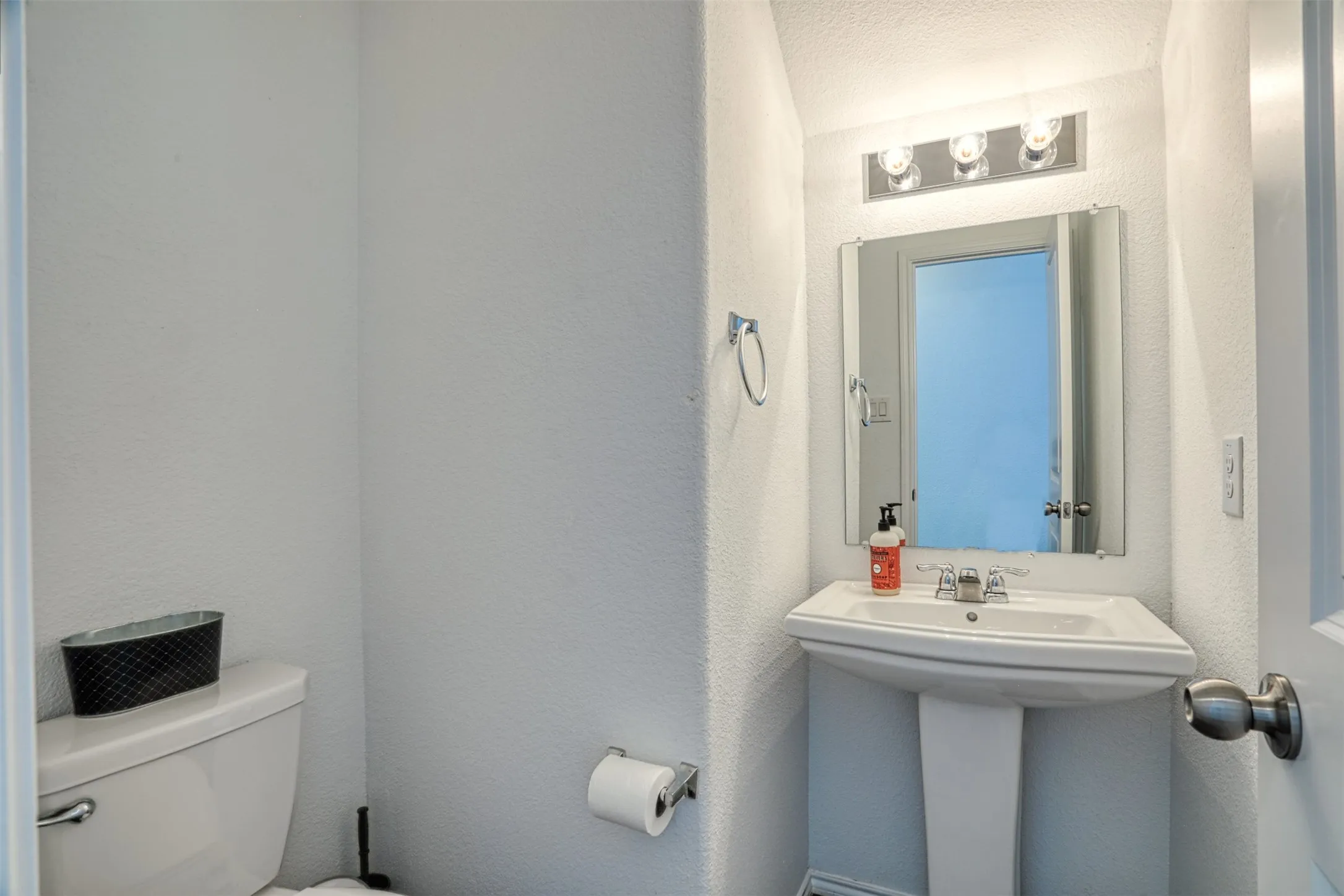 Single Family Residence For Sale in Denton County , 2301 Pyrite Drive, Little Elm, Texas 76227, 3 Bedroom, 3 Bathroom, 2 Garage spaces, 2,075 Sqft, built in 2021, Preowned, mls#21187007, Real Estate Agent in Little Elm, Homes For Sale in Denton county, Homes For Sale in Little Elm, Realtor in Little Elm Texas, Real Estate Brokerage Independent Realty Texas, Luminita Cordes Realtor