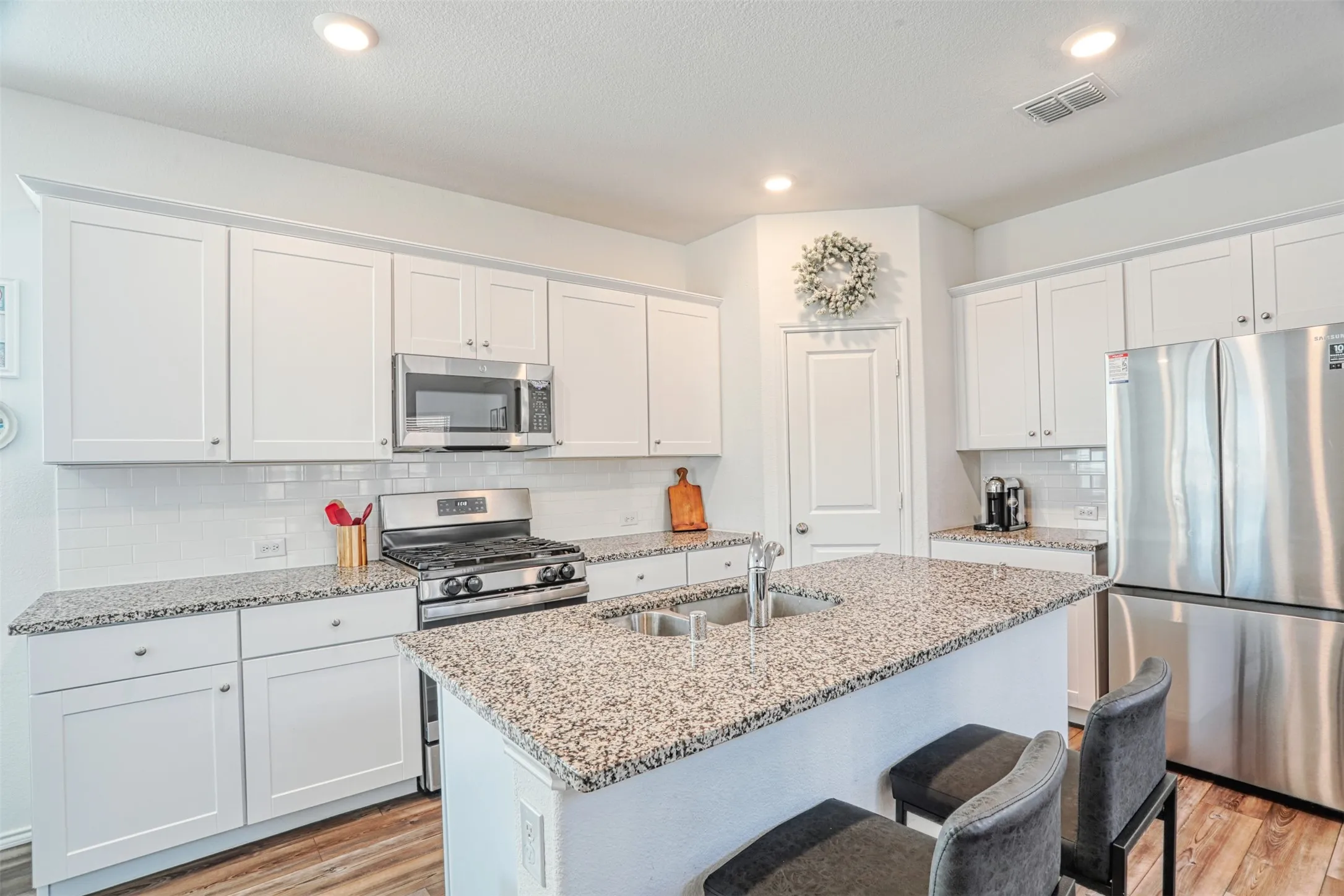 Single Family Residence For Sale in Denton County , 2301 Pyrite Drive, Little Elm, Texas 76227, 3 Bedroom, 3 Bathroom, 2 Garage spaces, 2,075 Sqft, built in 2021, Preowned, mls#21187007, Real Estate Agent in Little Elm, Homes For Sale in Denton county, Homes For Sale in Little Elm, Realtor in Little Elm Texas, Real Estate Brokerage Independent Realty Texas, Luminita Cordes Realtor