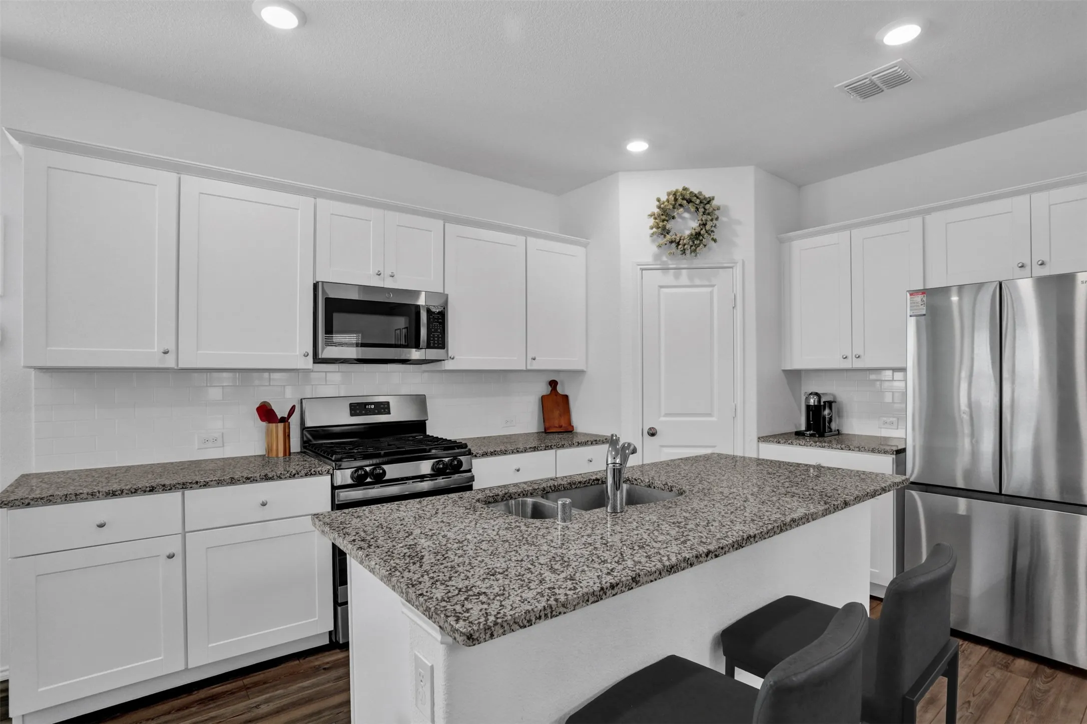 Single Family Residence For Sale in Denton County , 2301 Pyrite Drive, Little Elm, Texas 76227, 3 Bedroom, 3 Bathroom, 2 Garage spaces, 2,075 Sqft, built in 2021, Preowned, mls#21187007, Real Estate Agent in Little Elm, Homes For Sale in Denton county, Homes For Sale in Little Elm, Realtor in Little Elm Texas, Real Estate Brokerage Independent Realty Texas, Luminita Cordes Realtor
