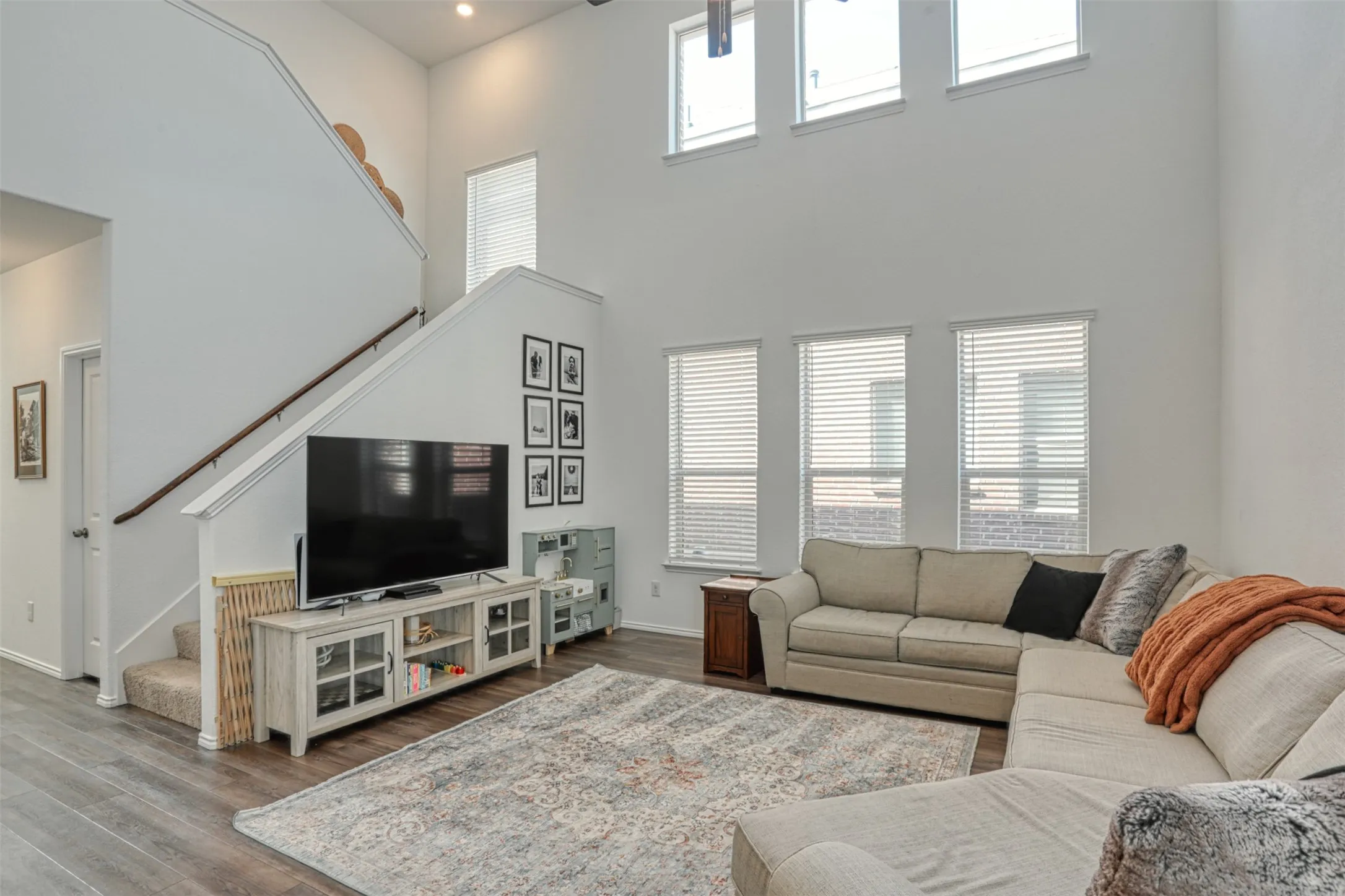 Single Family Residence For Sale in Denton County , 2301 Pyrite Drive, Little Elm, Texas 76227, 3 Bedroom, 3 Bathroom, 2 Garage spaces, 2,075 Sqft, built in 2021, Preowned, mls#21187007, Real Estate Agent in Little Elm, Homes For Sale in Denton county, Homes For Sale in Little Elm, Realtor in Little Elm Texas, Real Estate Brokerage Independent Realty Texas, Luminita Cordes Realtor