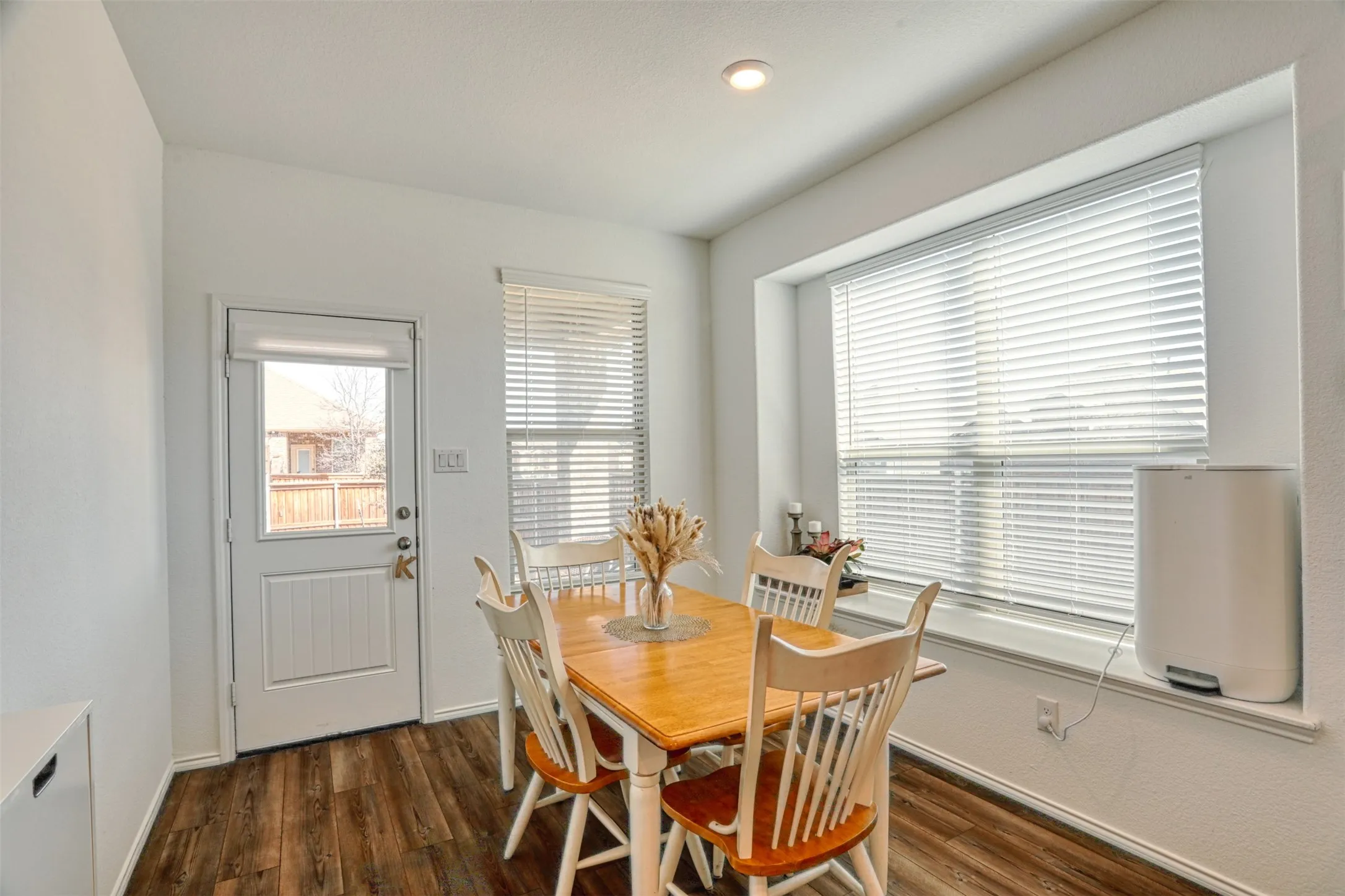 Single Family Residence For Sale in Denton County , 2301 Pyrite Drive, Little Elm, Texas 76227, 3 Bedroom, 3 Bathroom, 2 Garage spaces, 2,075 Sqft, built in 2021, Preowned, mls#21187007, Real Estate Agent in Little Elm, Homes For Sale in Denton county, Homes For Sale in Little Elm, Realtor in Little Elm Texas, Real Estate Brokerage Independent Realty Texas, Luminita Cordes Realtor