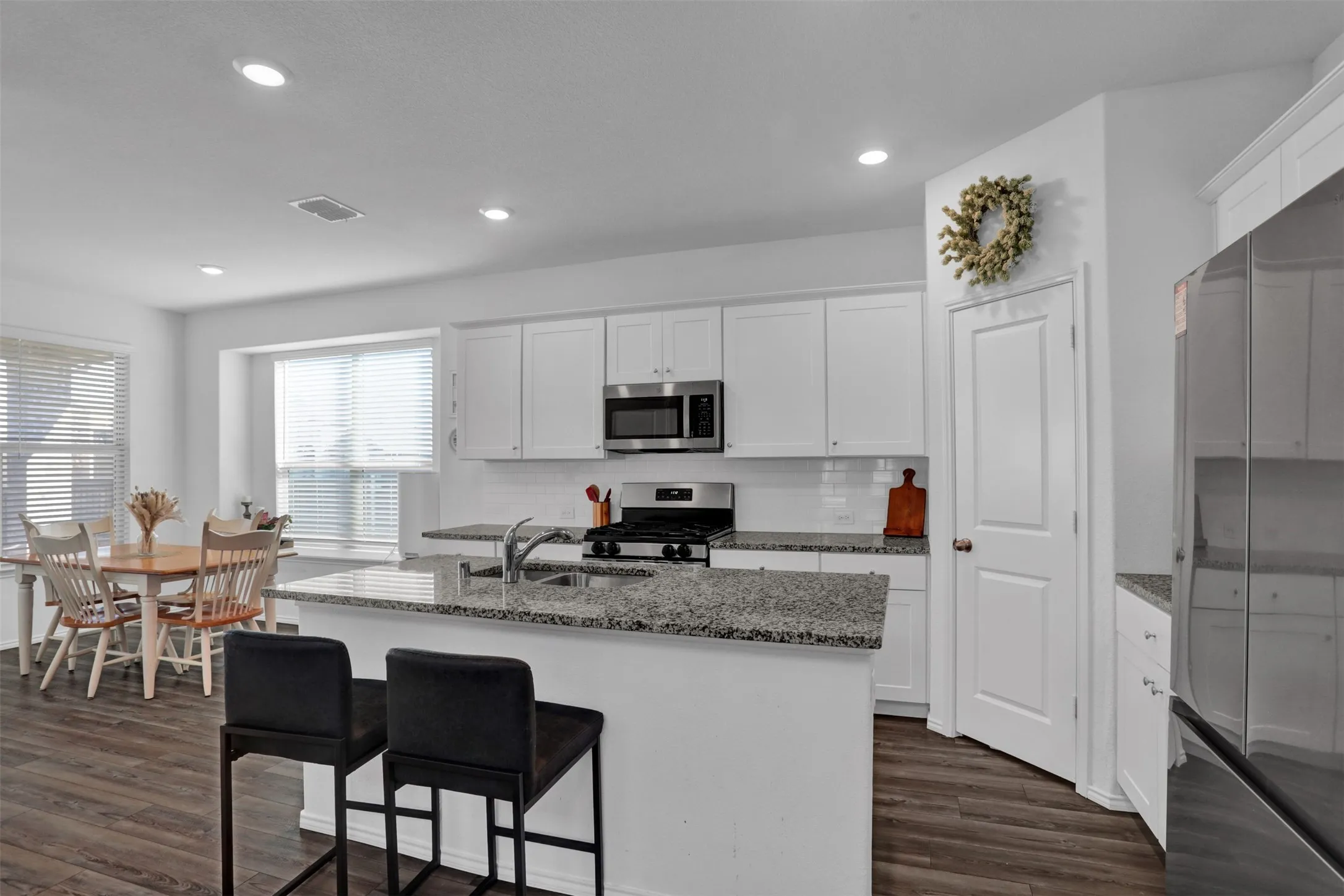 Single Family Residence For Sale in Denton County , 2301 Pyrite Drive, Little Elm, Texas 76227, 3 Bedroom, 3 Bathroom, 2 Garage spaces, 2,075 Sqft, built in 2021, Preowned, mls#21187007, Real Estate Agent in Little Elm, Homes For Sale in Denton county, Homes For Sale in Little Elm, Realtor in Little Elm Texas, Real Estate Brokerage Independent Realty Texas, Luminita Cordes Realtor