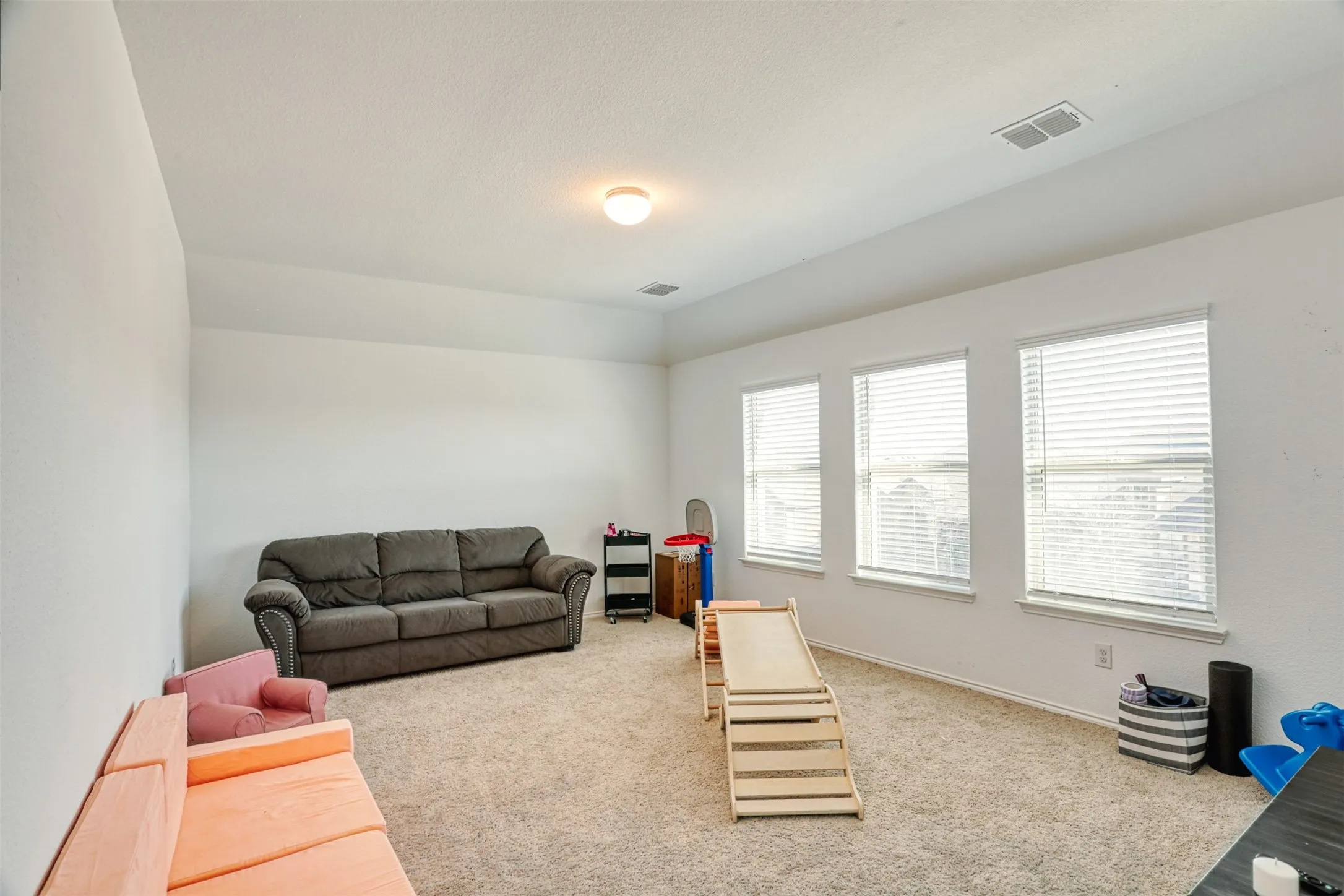 Single Family Residence For Sale in Denton County , 2301 Pyrite Drive, Little Elm, Texas 76227, 3 Bedroom, 3 Bathroom, 2 Garage spaces, 2,075 Sqft, built in 2021, Preowned, mls#21187007, Real Estate Agent in Little Elm, Homes For Sale in Denton county, Homes For Sale in Little Elm, Realtor in Little Elm Texas, Real Estate Brokerage Independent Realty Texas, Luminita Cordes Realtor