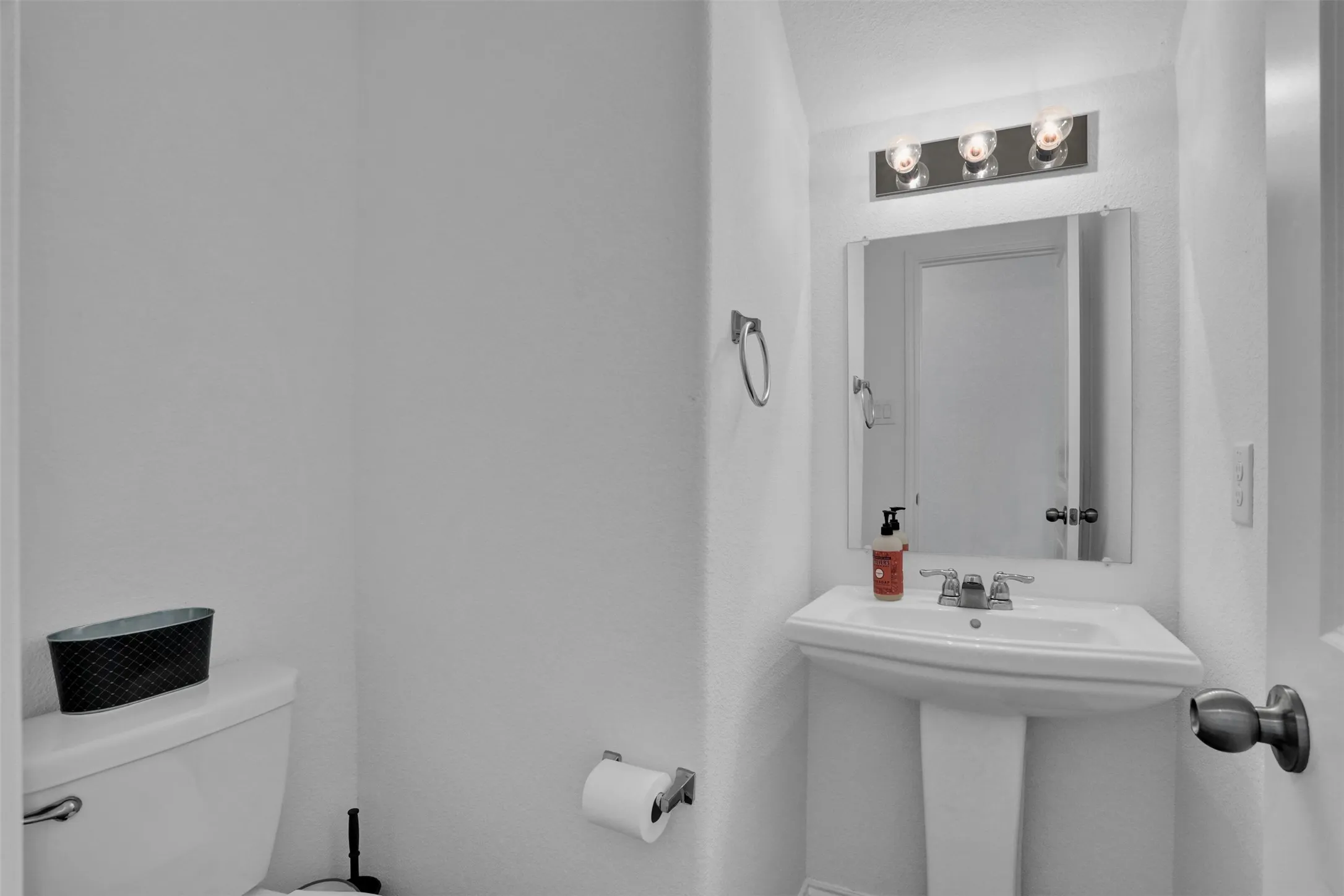Single Family Residence For Sale in Denton County , 2301 Pyrite Drive, Little Elm, Texas 76227, 3 Bedroom, 3 Bathroom, 2 Garage spaces, 2,075 Sqft, built in 2021, Preowned, mls#21187007, Real Estate Agent in Little Elm, Homes For Sale in Denton county, Homes For Sale in Little Elm, Realtor in Little Elm Texas, Real Estate Brokerage Independent Realty Texas, Luminita Cordes Realtor