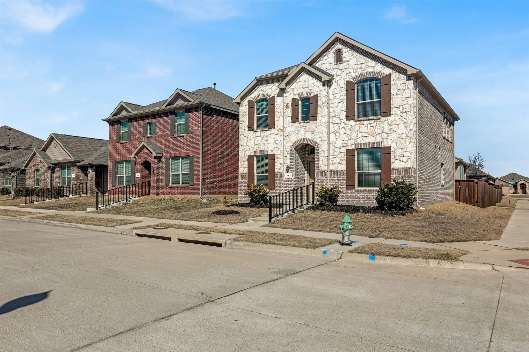 Single Family Residence For Sale in Denton County , 2301 Pyrite Drive, Little Elm, Texas 76227, 3 Bedroom, 3 Bathroom, 2 Garage spaces, 2,075 Sqft, built in 2021, Preowned, mls#21187007, Real Estate Agent in Little Elm, Homes For Sale in Denton county, Homes For Sale in Little Elm, Realtor in Little Elm Texas, Real Estate Brokerage Independent Realty Texas, Luminita Cordes Realtor