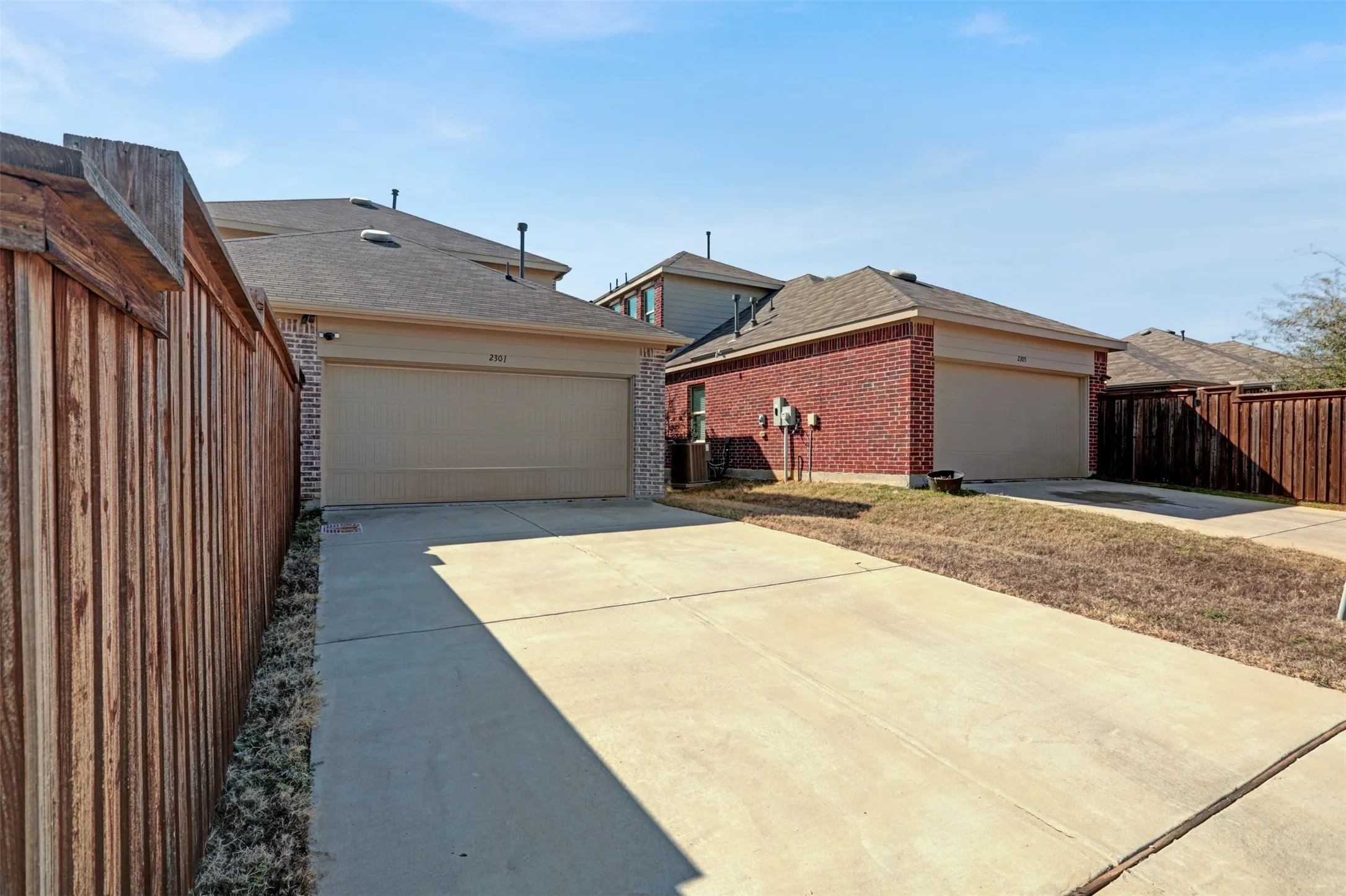 Single Family Residence For Sale in Denton County , 2301 Pyrite Drive, Little Elm, Texas 76227, 3 Bedroom, 3 Bathroom, 2 Garage spaces, 2,075 Sqft, built in 2021, Preowned, mls#21187007, Real Estate Agent in Little Elm, Homes For Sale in Denton county, Homes For Sale in Little Elm, Realtor in Little Elm Texas, Real Estate Brokerage Independent Realty Texas, Luminita Cordes Realtor